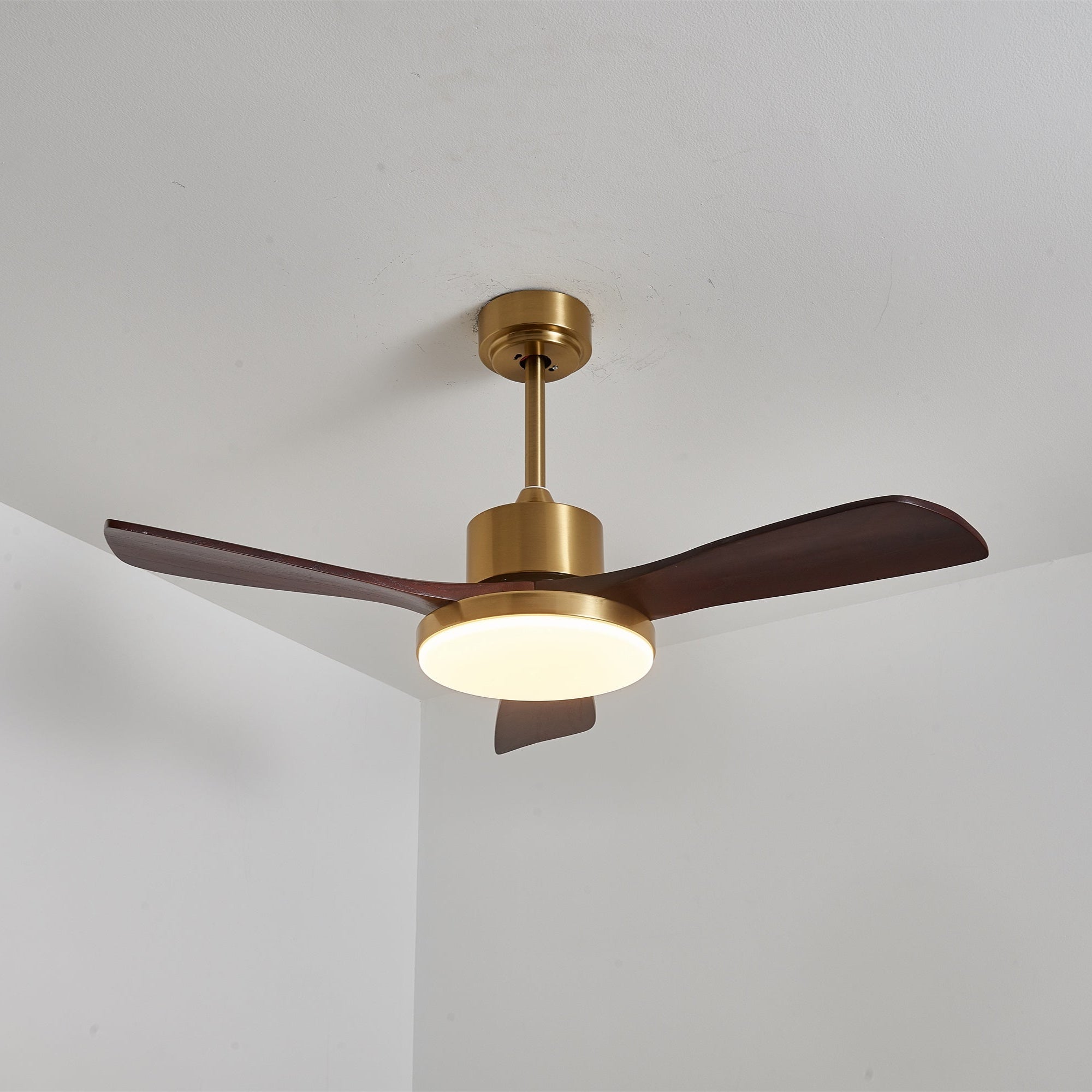 Xen Moderner Deckenventilator mit Holzflügeln und Licht