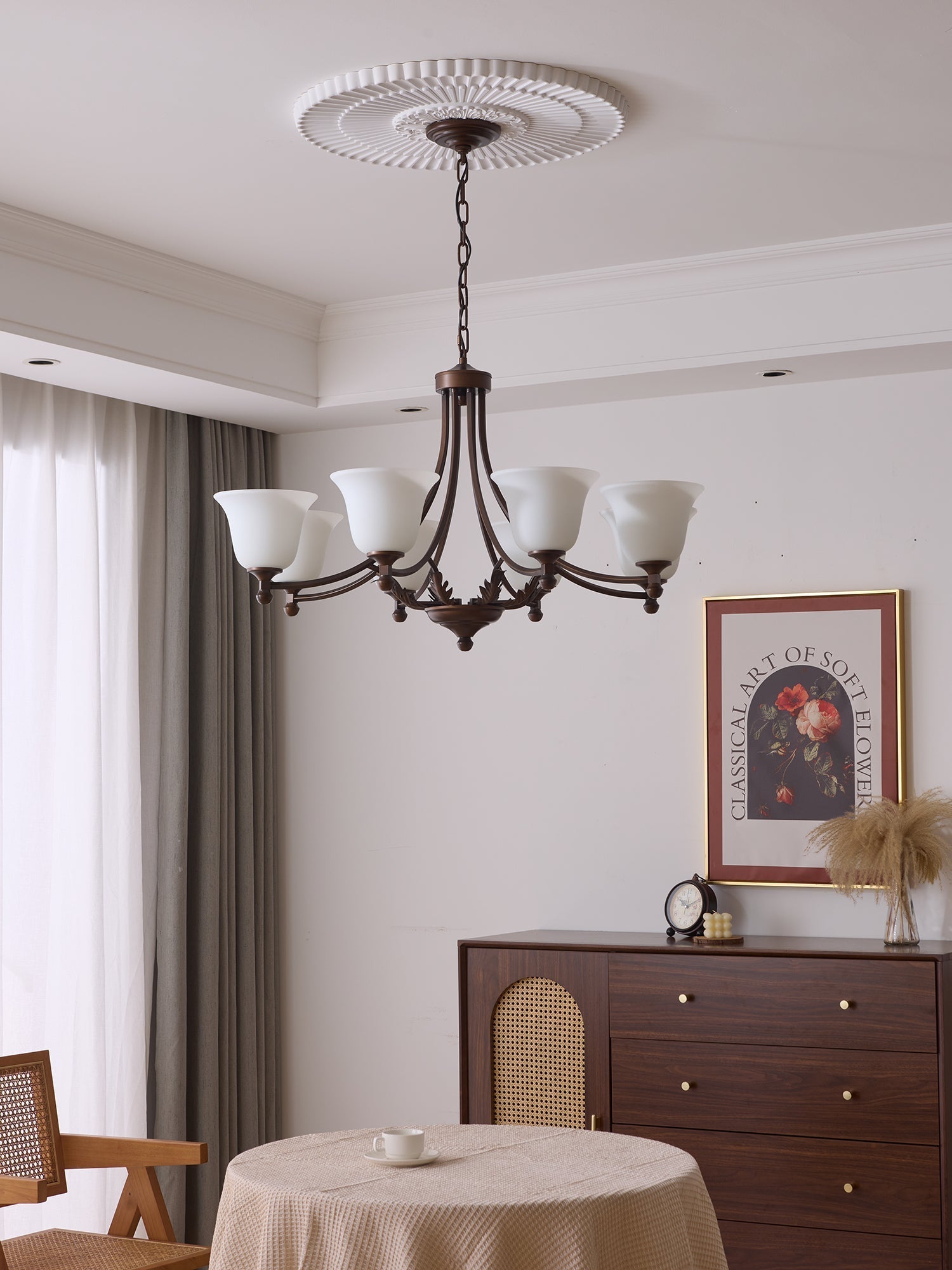 Elorira Traditioneller Eleganter Kronleuchter aus Bloom-Glas-Letslighting