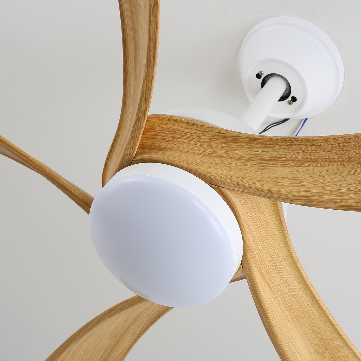 Sylven Deckenventilator mit Licht, Seitenansicht