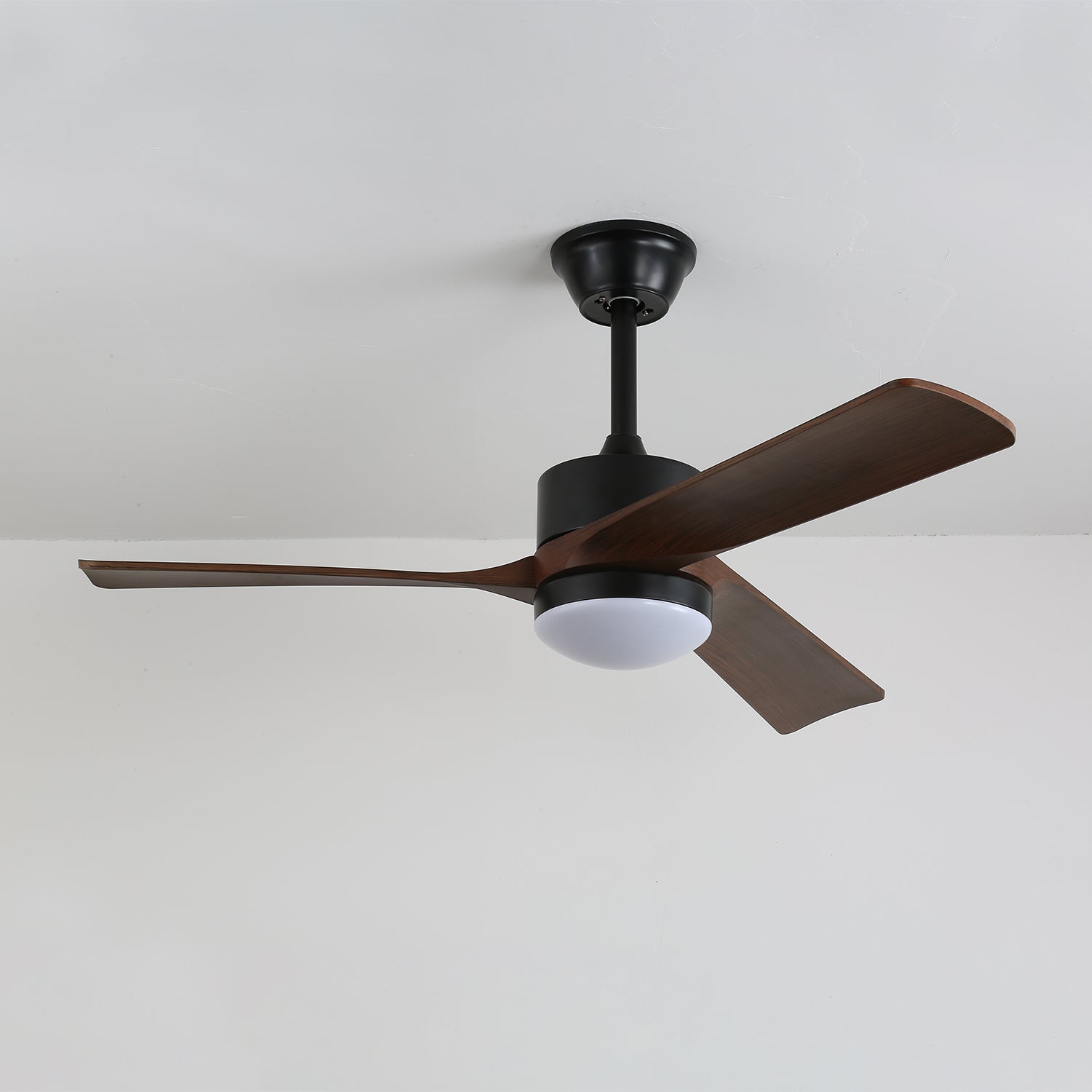 Illustration der Abmessungen des Ventilators: Ø 132cm x H 30cm.