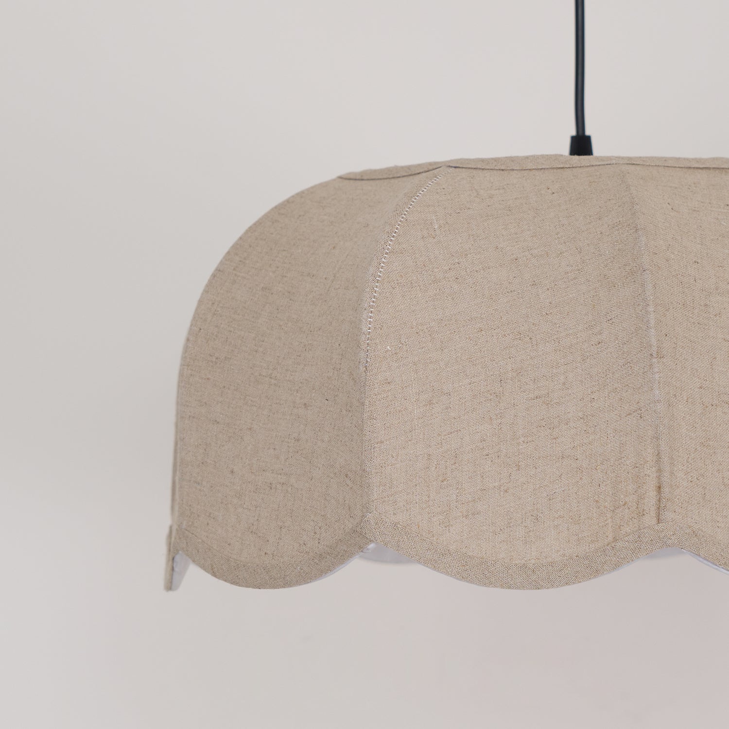 Sora Pendelleuchte mit Bananenblatt-Design