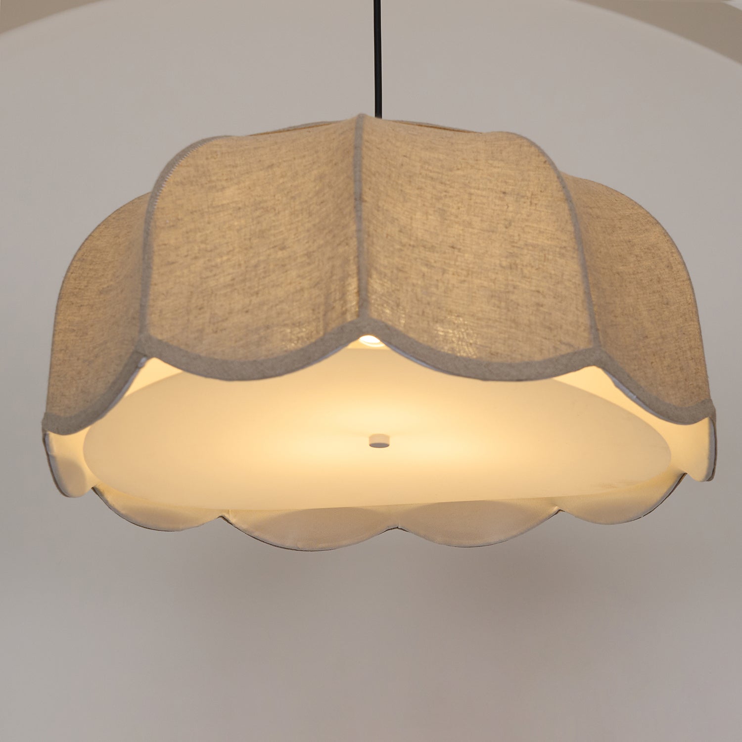 Sora Pendelleuchte mit Bananenblatt-Design