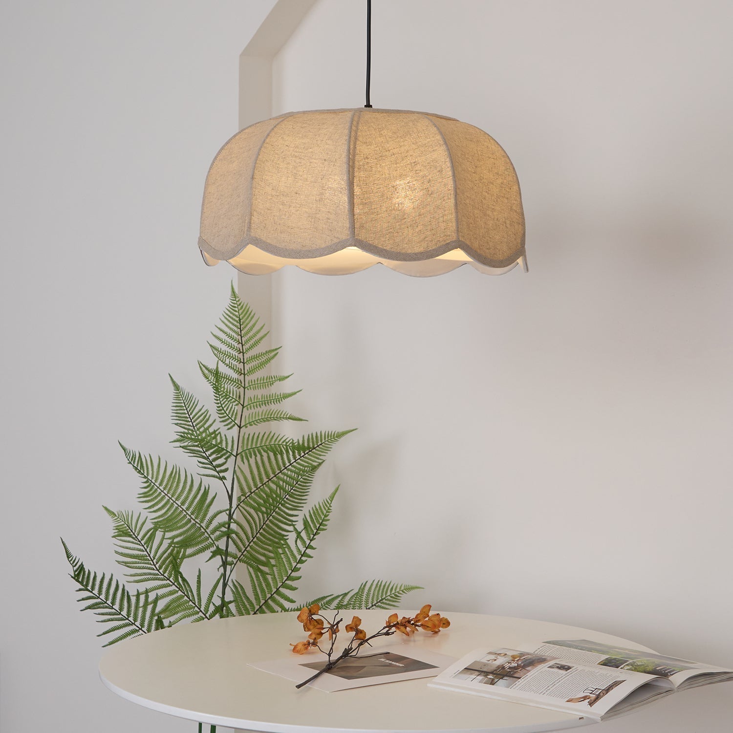 Sora Pendelleuchte mit Bananenblatt-Design