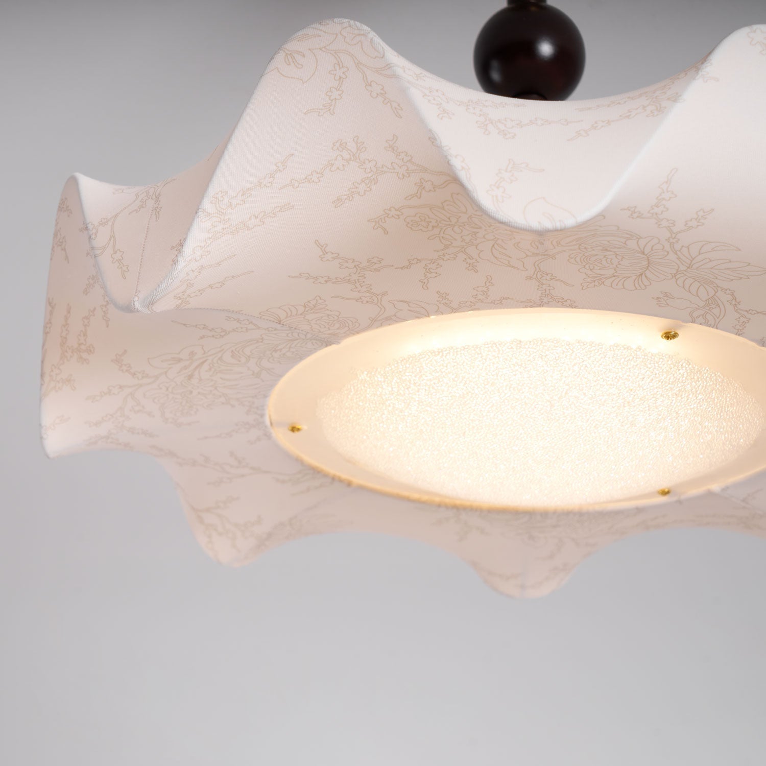 Avlorus Traditionelle Eleganz Deckenleuchte aus Holz und Stoff-Letslighting
