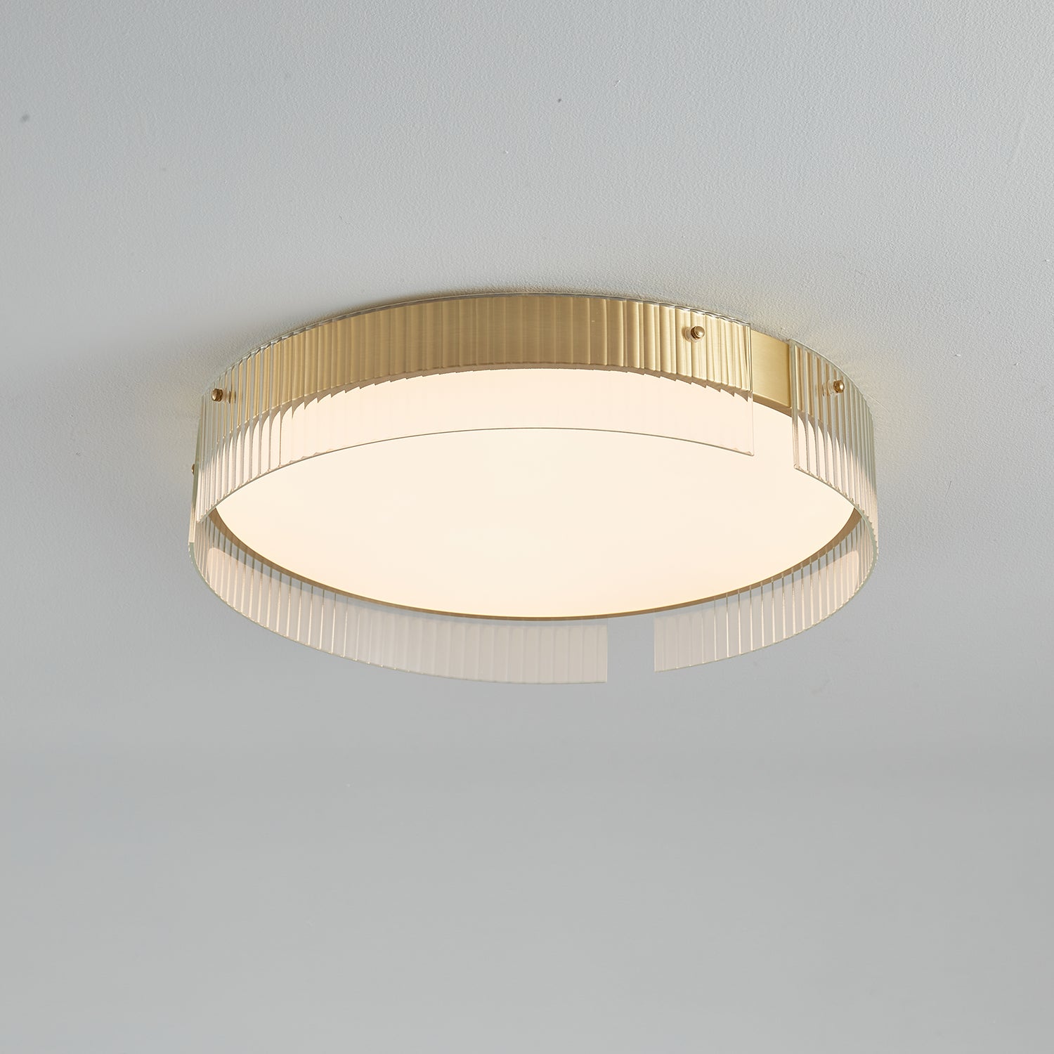 Ovenaris Minimalistische Deckenleuchte aus Messing-Letslighting