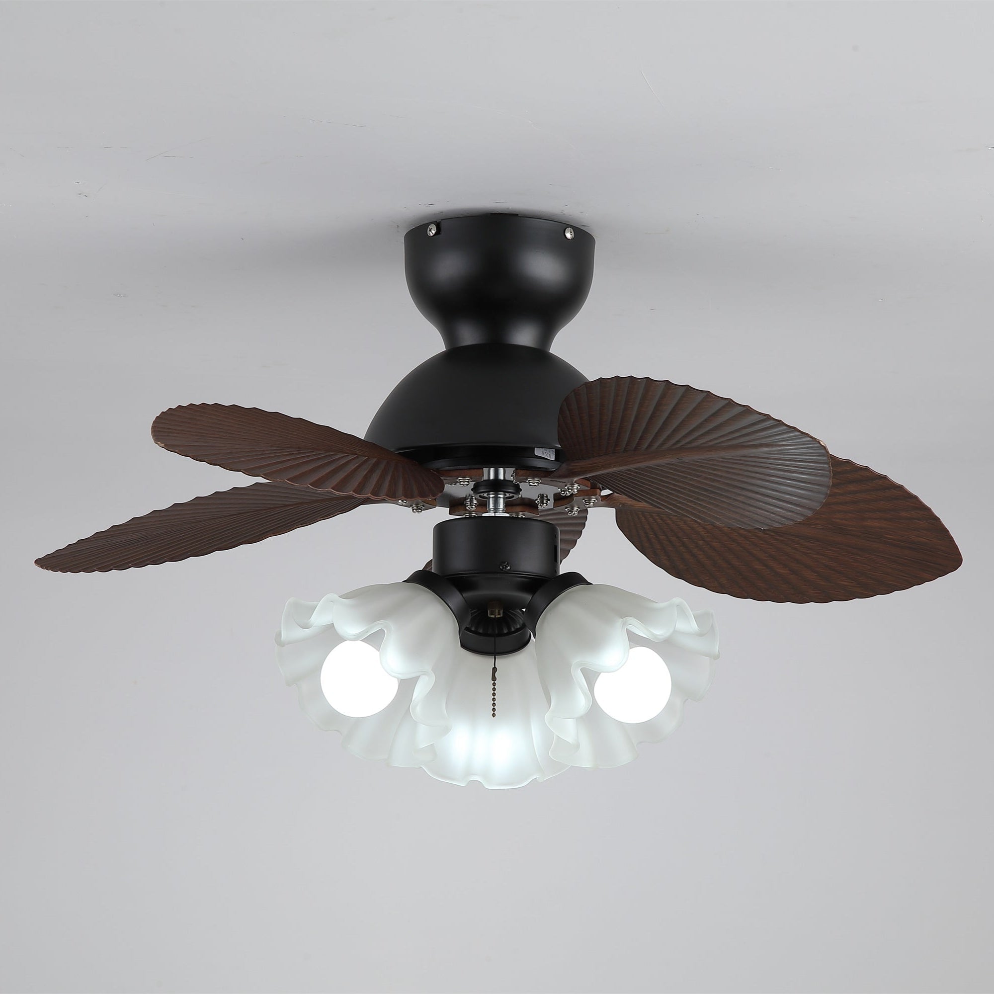 Qers Deckenventilator mit Beleuchtung aus einem anderen Blickwinkel