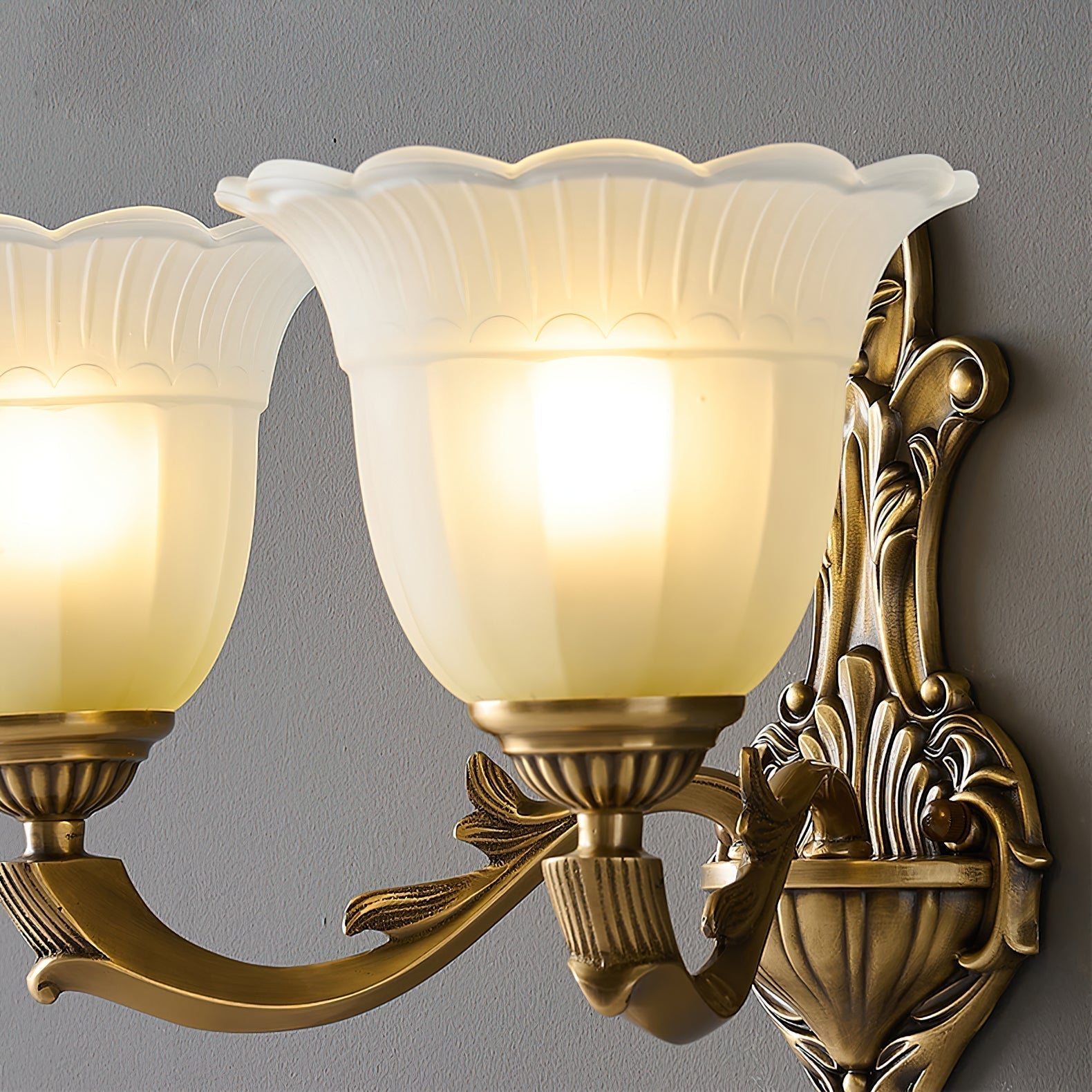 Sifuvyd Luxus-Blumen-Wandleuchte aus Messing und Glas-Letslighting