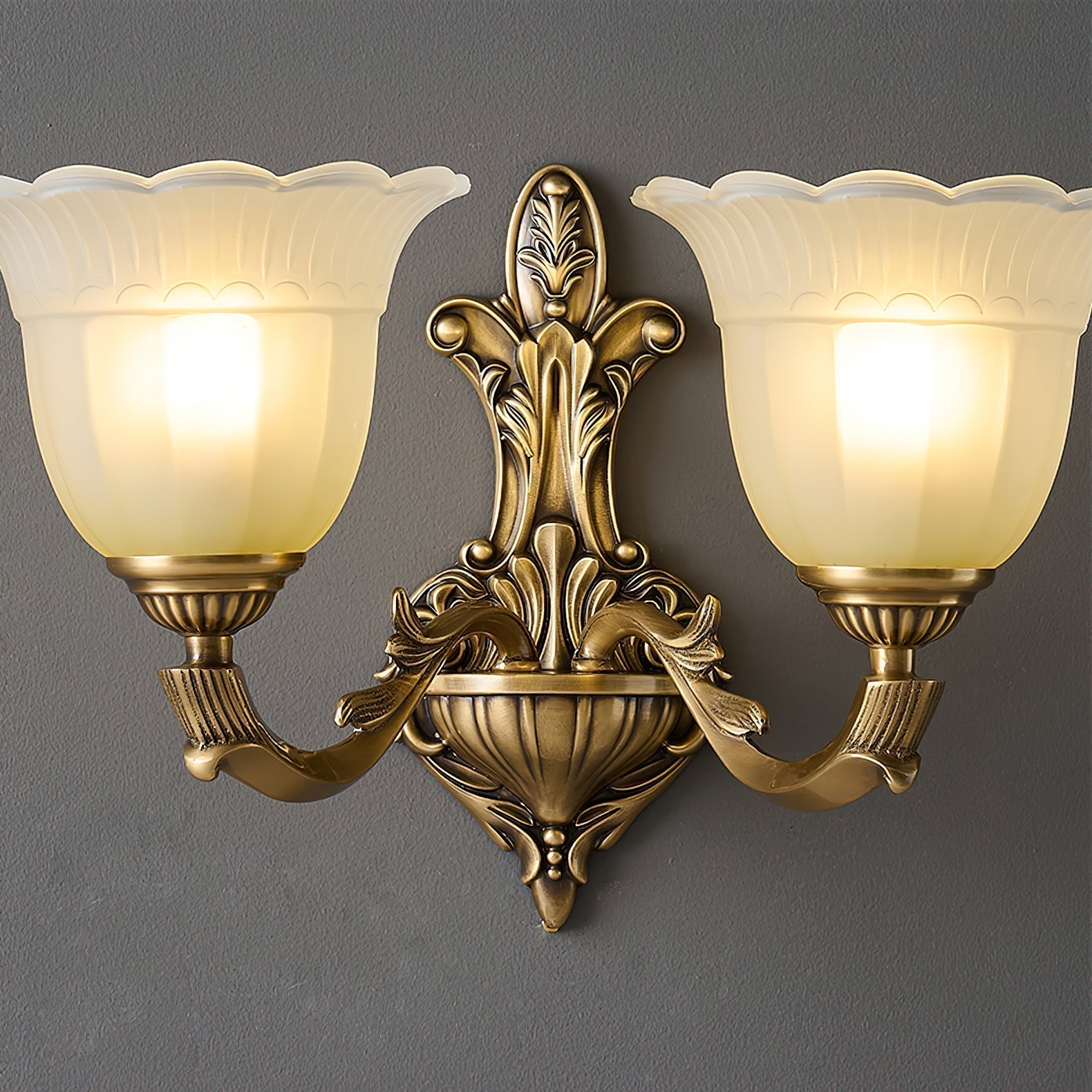 Sifuvyd Luxus-Blumen-Wandleuchte aus Messing und Glas-Letslighting