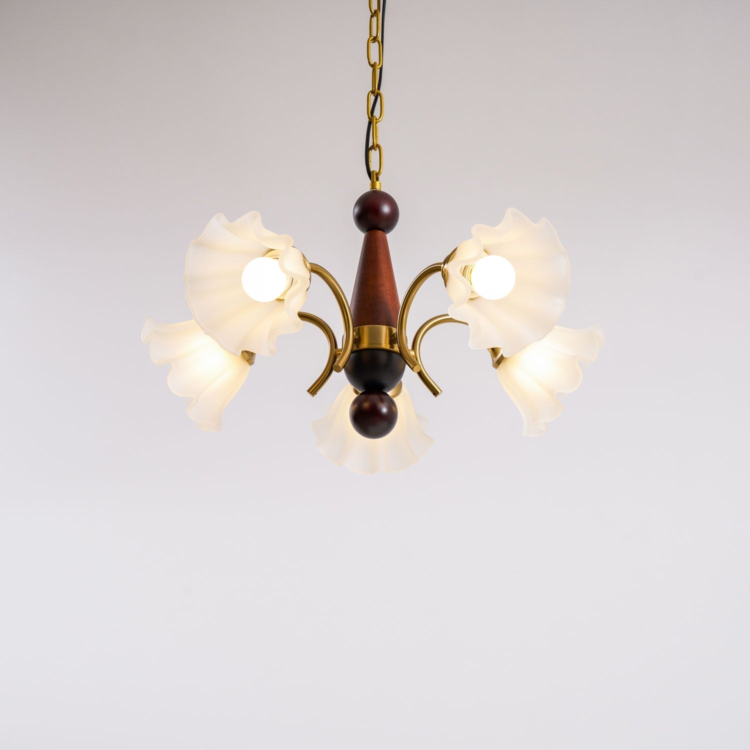 Ilvinan Traditionelle Eleganz Holz Glas Kronleuchter-Letslighting
