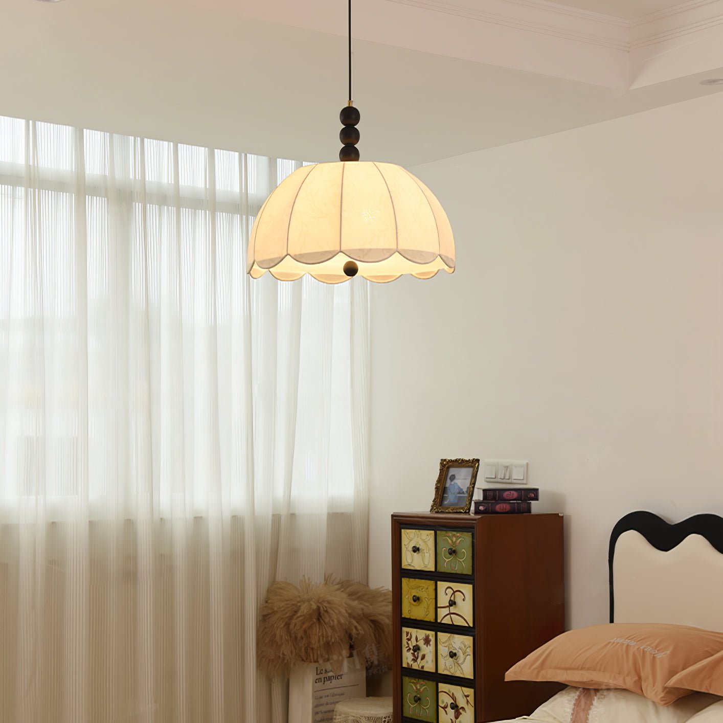Syphaen Traditionelle Pendelleuchte aus Stoff und Holz-Letslighting