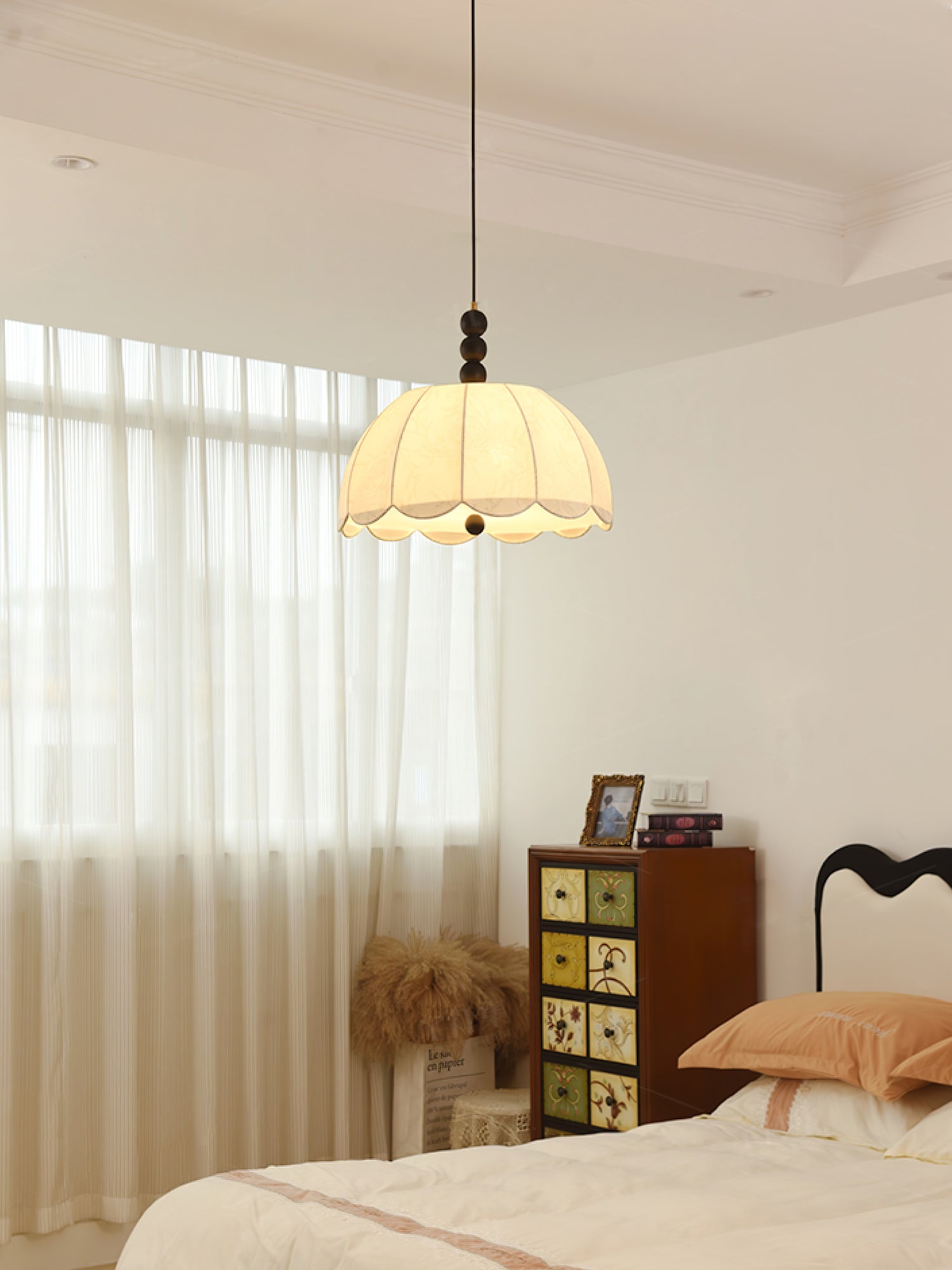 Syphaen Traditionelle Pendelleuchte aus Stoff und Holz-Letslighting