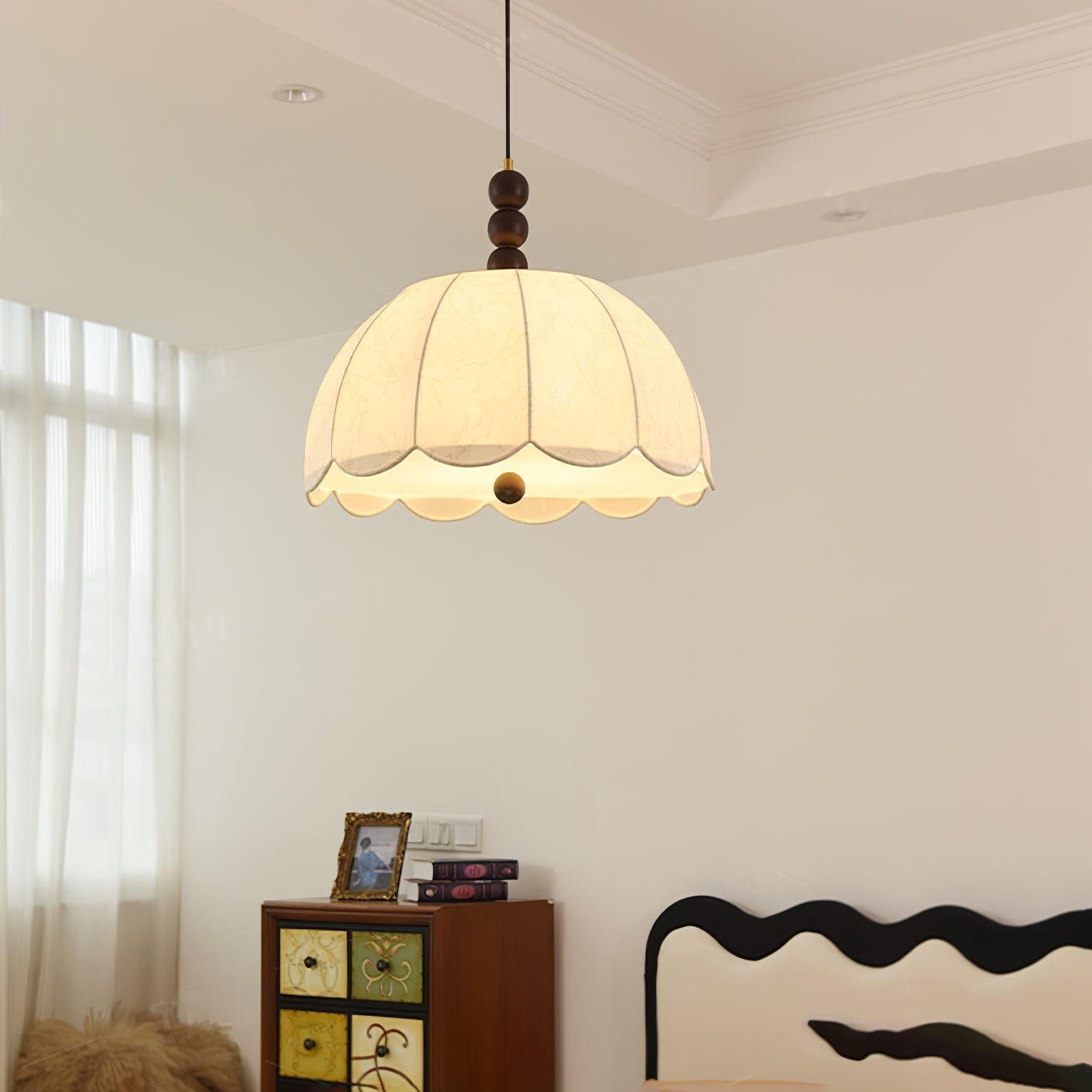 Syphaen Traditionelle Pendelleuchte aus Stoff und Holz-Letslighting