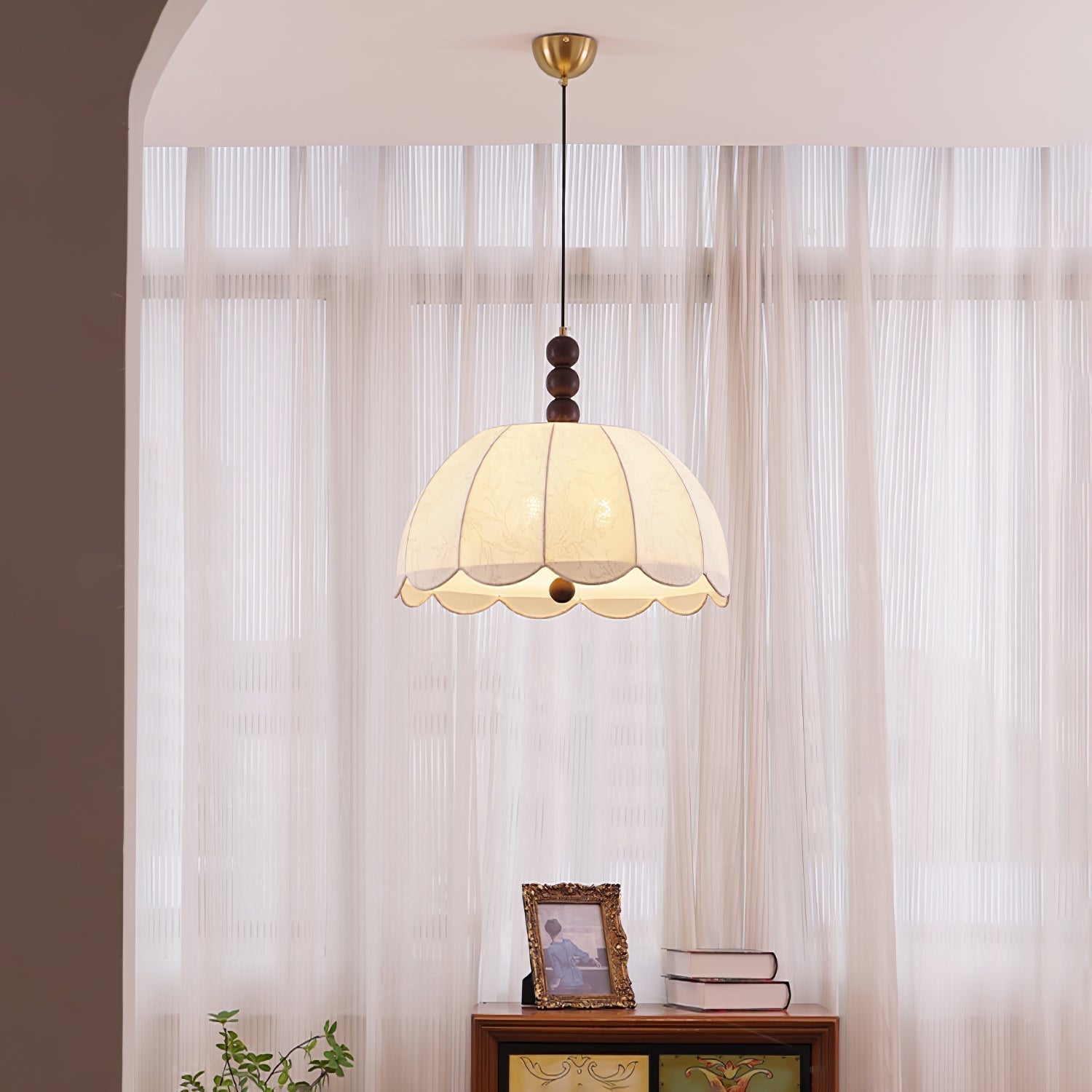 Syphaen Traditionelle Pendelleuchte aus Stoff und Holz-Letslighting