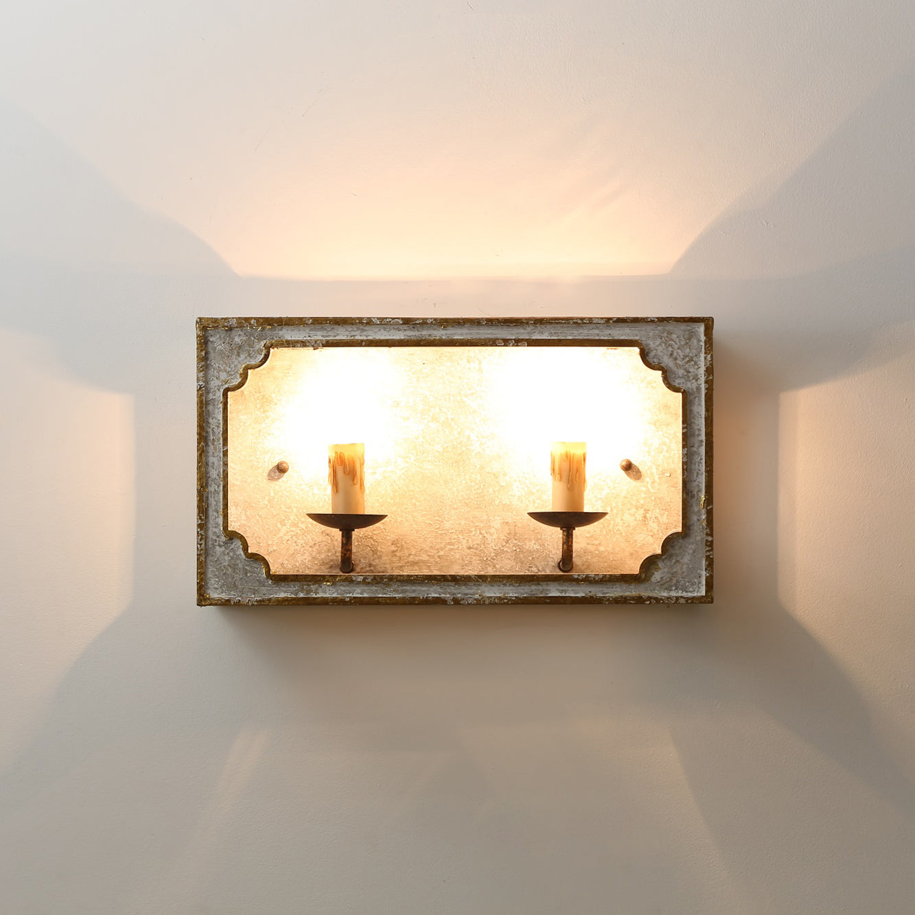 Vatnuvyd Rustikale Würfel-Wandleuchte aus Holz-Letslighting