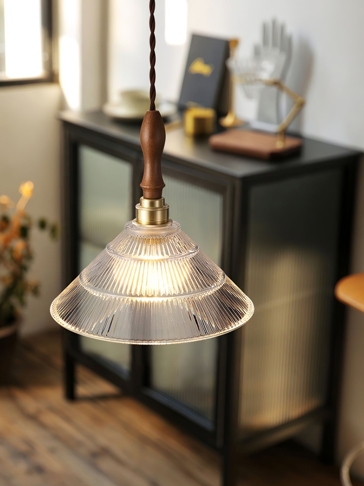 Arcara Vintage Pendelleuchte aus Geriffeltem Glas und Holz-Letslighting