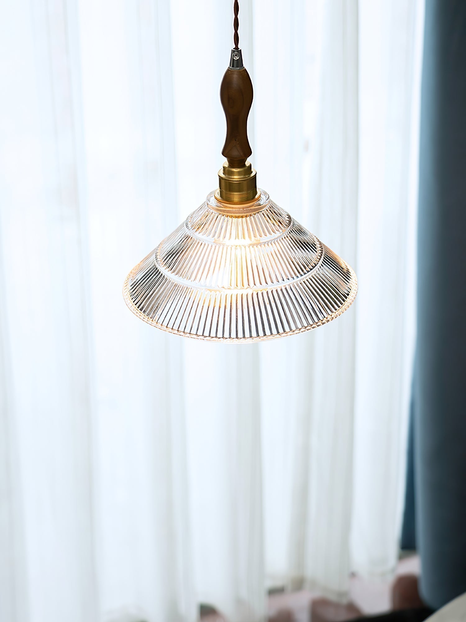 Arcara Vintage Pendelleuchte aus Geriffeltem Glas und Holz-Letslighting