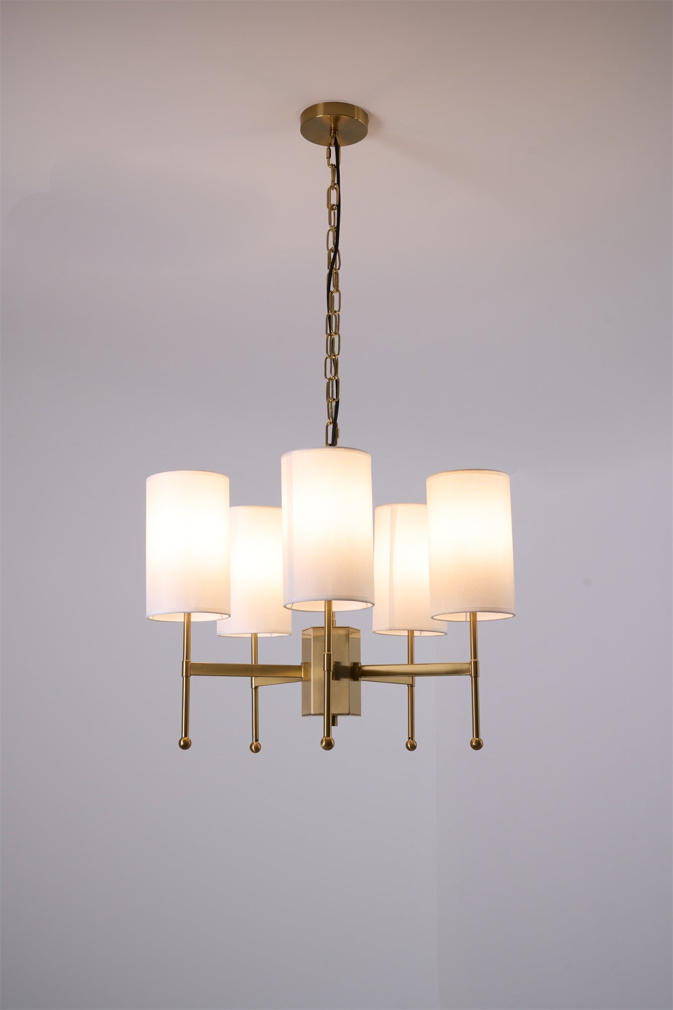 Ulcarisra Vintage Kronleuchter aus Messing mit Stoffbezug-Letslighting