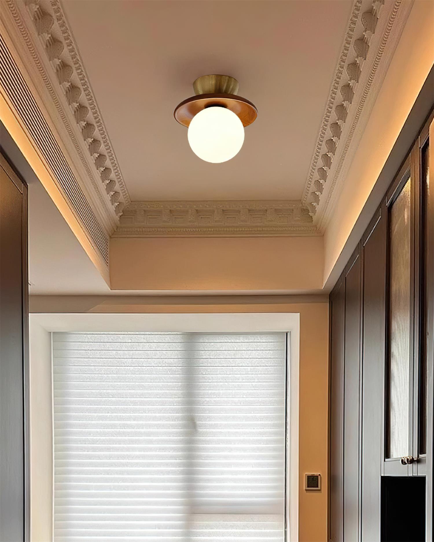Deckenleuchte Globus Opal Glas Modern Messing Walnuss Akzent Einbau-Letslighting