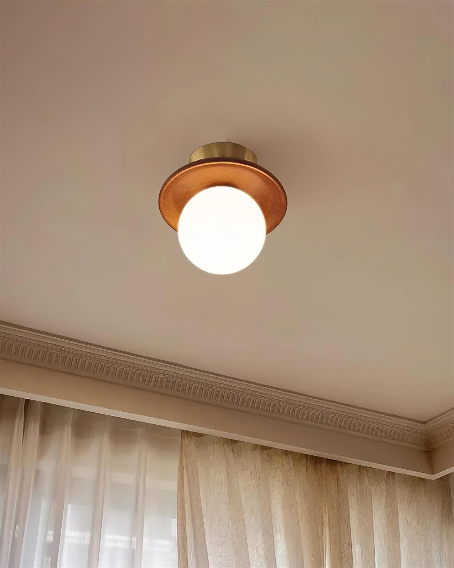 Deckenleuchte Globus Opal Glas Modern Messing Walnuss Akzent Einbau-Letslighting