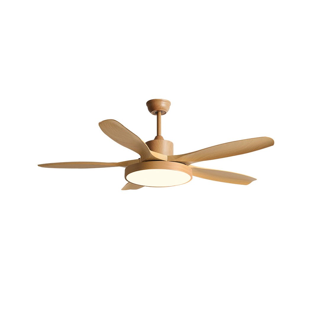 StillWind Deckenventilatorleuchte in einem Essbereich, demonstriert ihre vielseitige Anwendung.