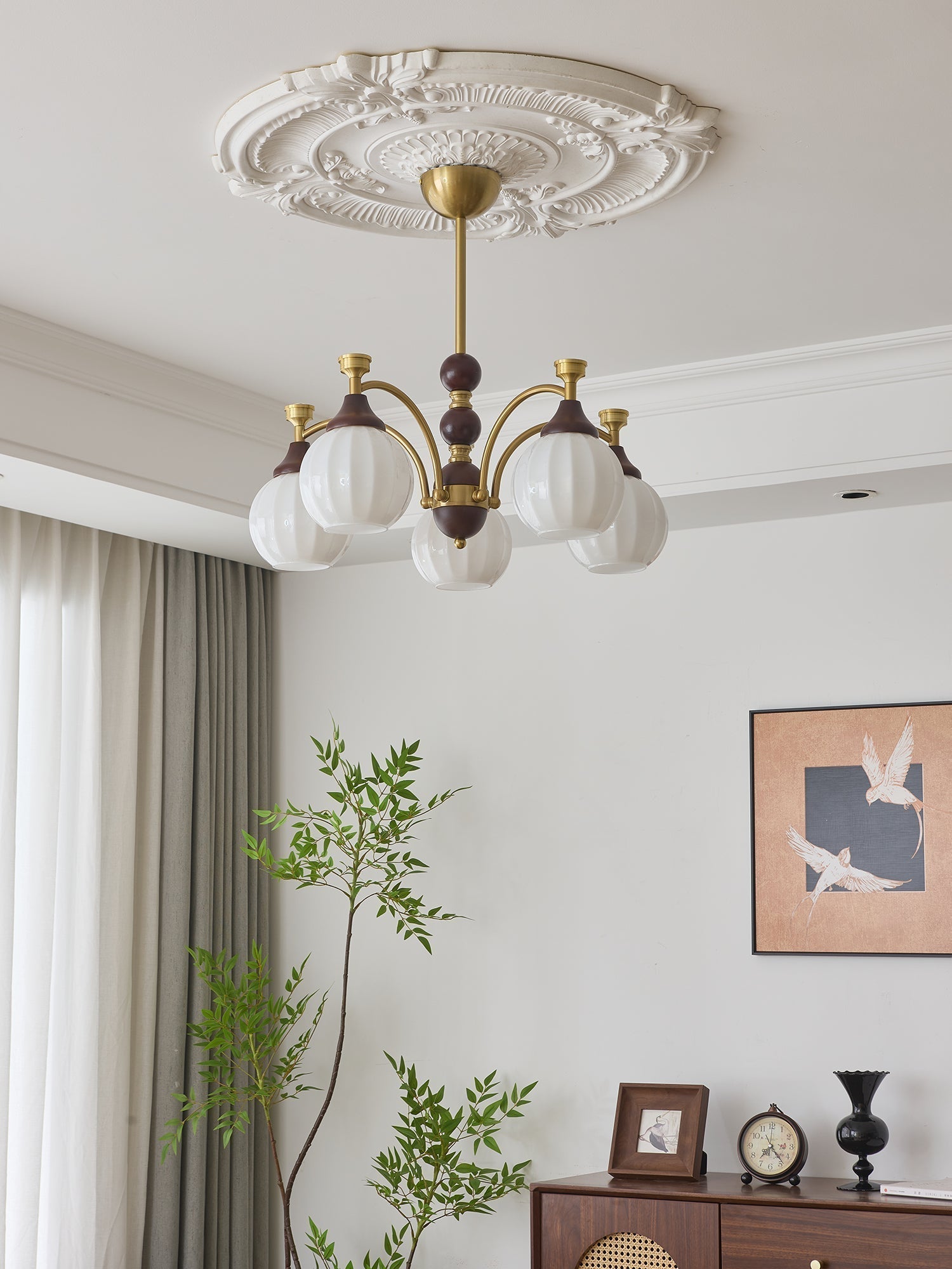 Illoros Traditioneller Eleganter Holzkronleuchter-Letslighting