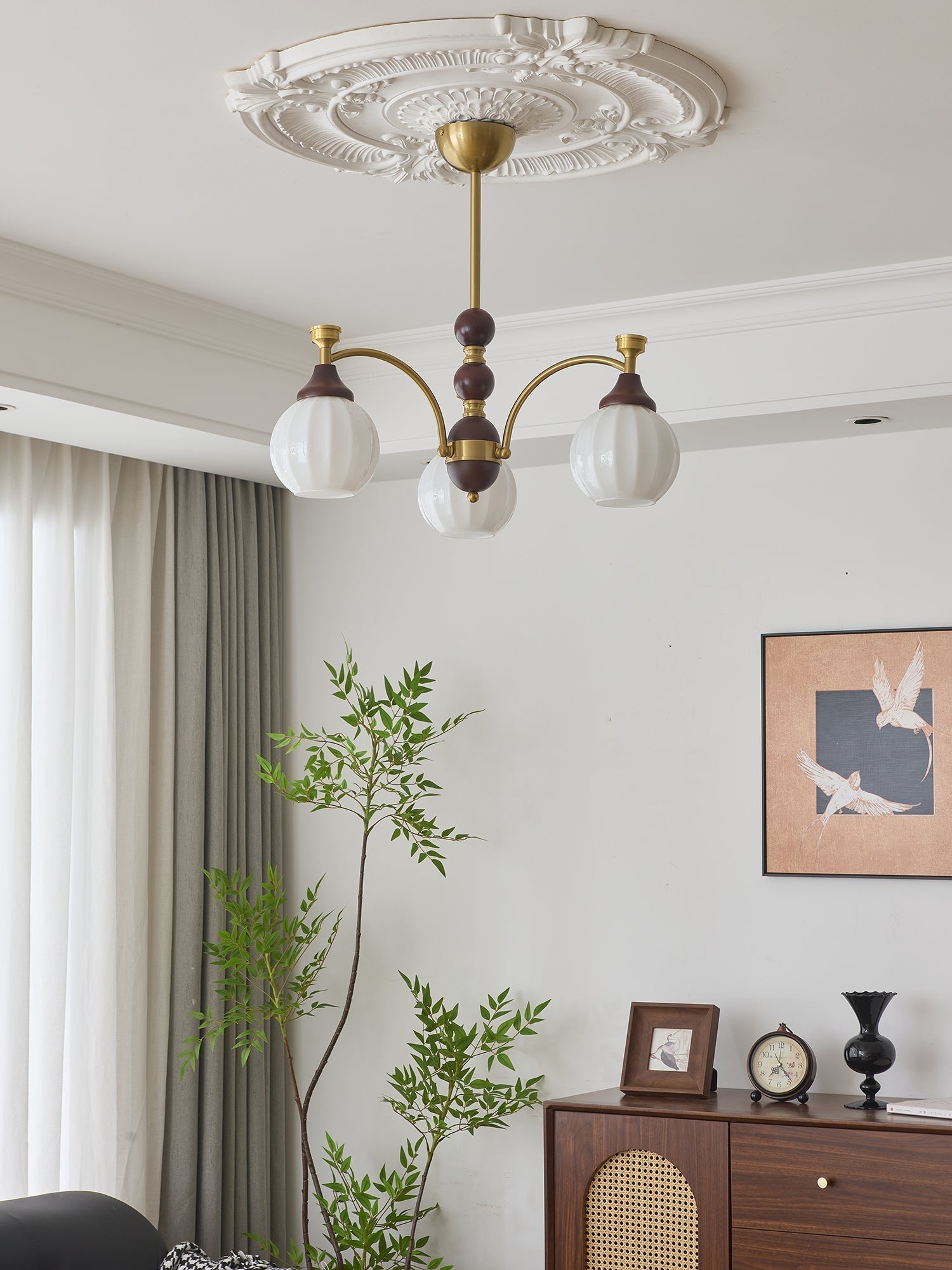 Illoros Traditioneller Eleganter Holzkronleuchter-Letslighting