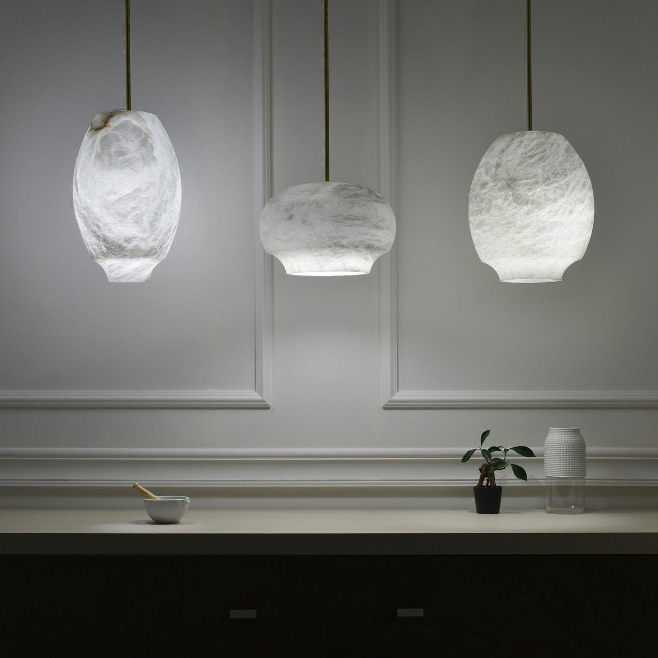 Thalia Minimalist Alabaster Pendant Light - Neutralighting
