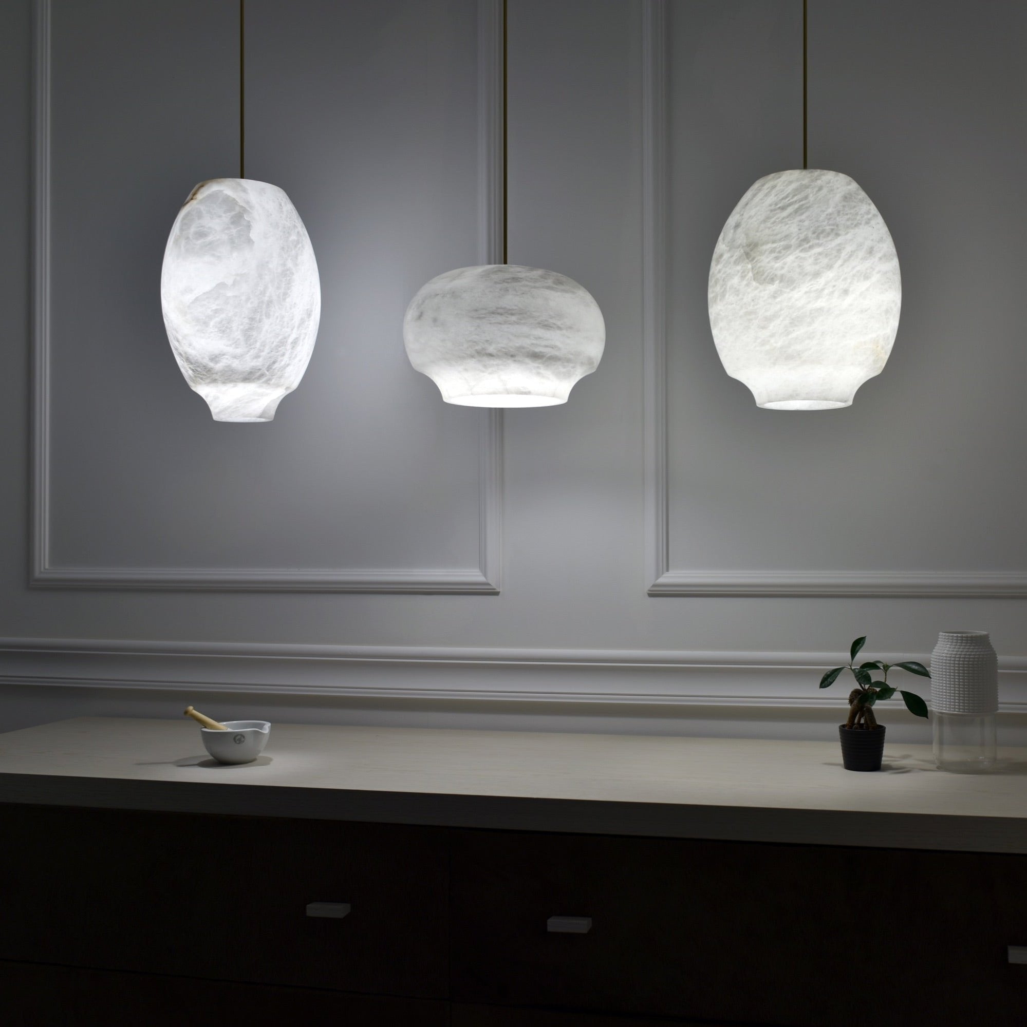 Thalia Minimalist Alabaster Pendant Light - Neutralighting