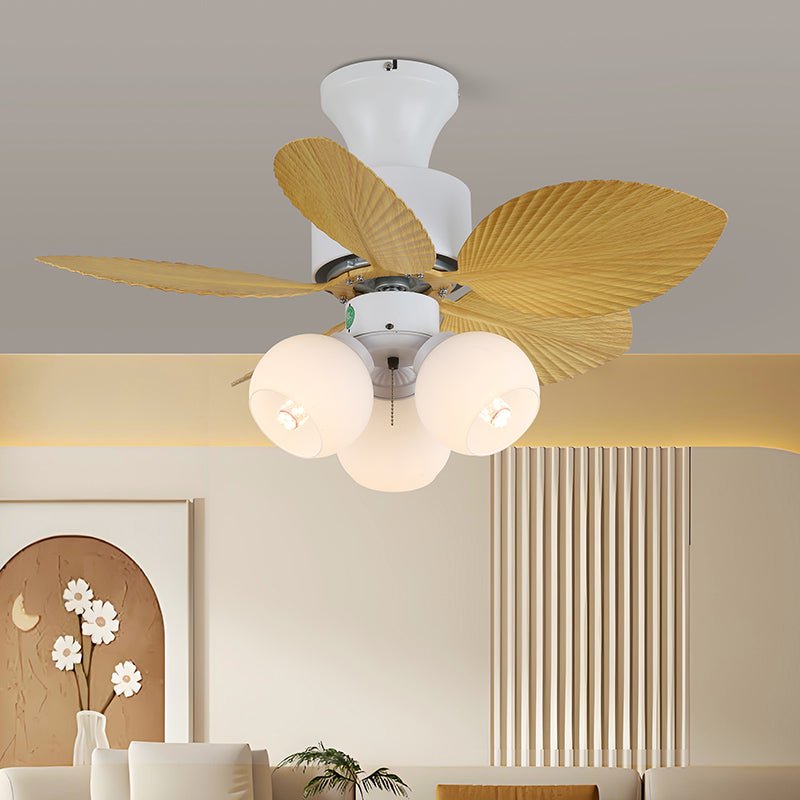 Liora Deckenventilator mit bunter Glasbeleuchtung, Nahaufnahme des Glasschirms