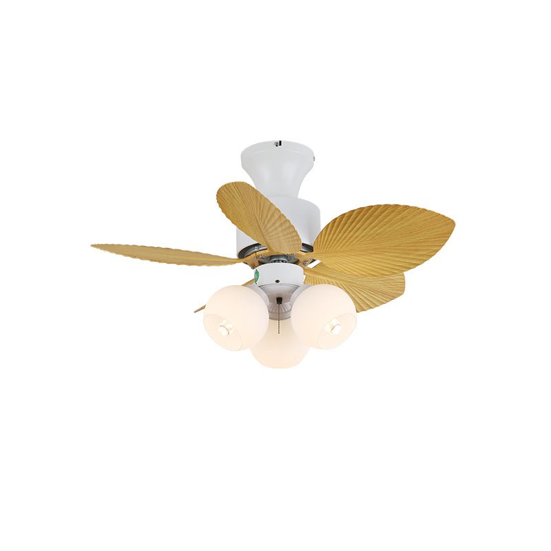 Liora Deckenventilator mit bunter Glasbeleuchtung, zeigt Lichtverteilung