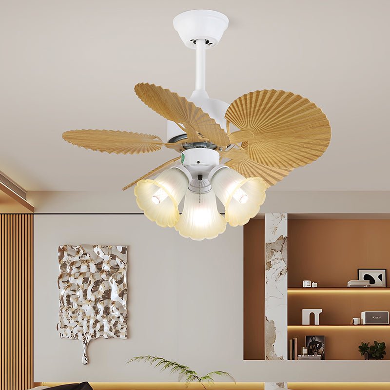 Liora Deckenventilator mit bunter Glasbeleuchtung, zeigt bunte Glasmuster