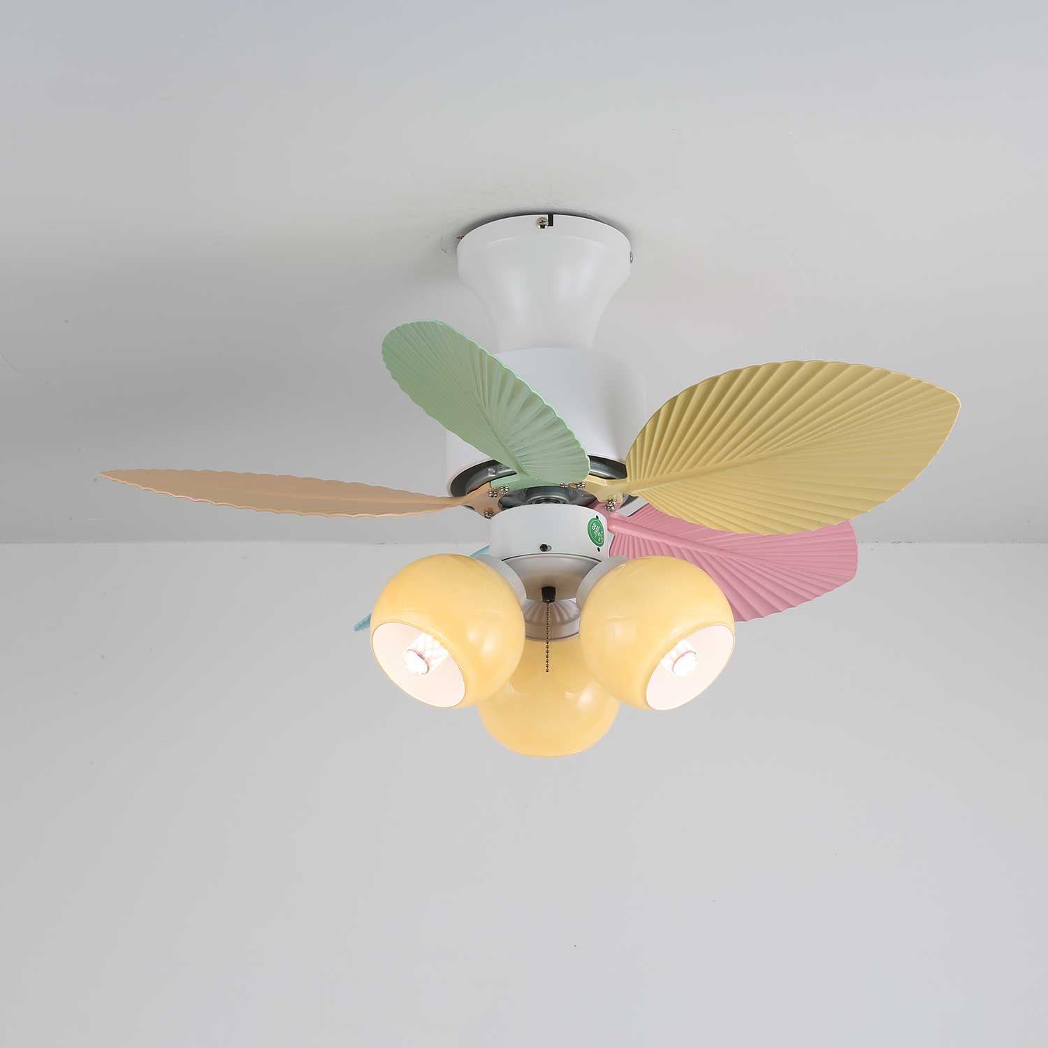 Liora Deckenventilator mit bunter Glasbeleuchtung, mit Umgebungsbeleuchtung