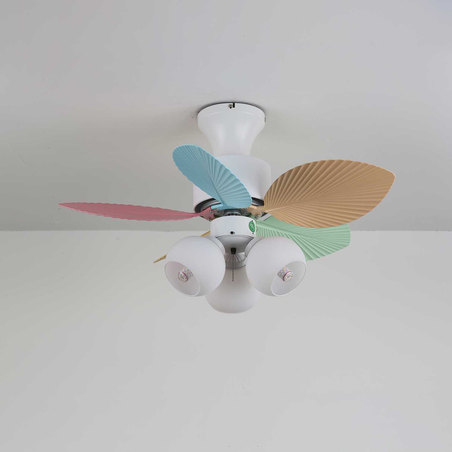Liora Deckenventilator mit bunter Glasbeleuchtung, Detail des Stromeingangs
