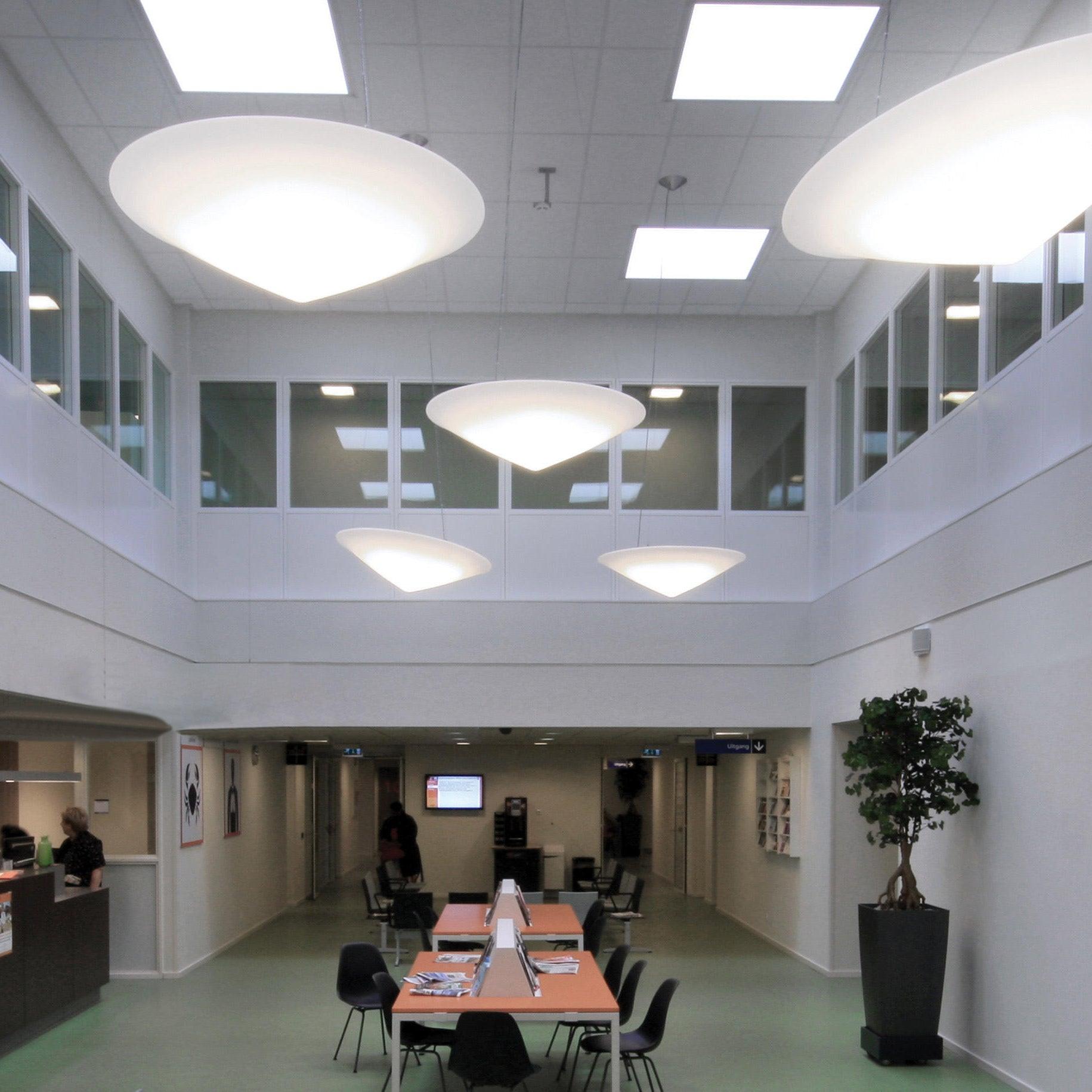 Solara Moderne Pendelleuchte Polyethylen Schräghut Minimalistisch-Letslighting
