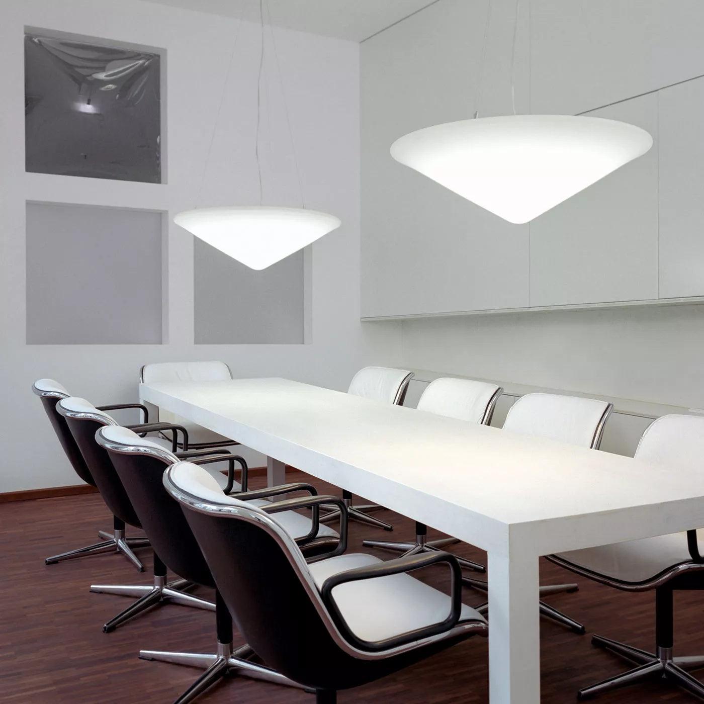 Solara Moderne Pendelleuchte Polyethylen Schräghut Minimalistisch-Letslighting