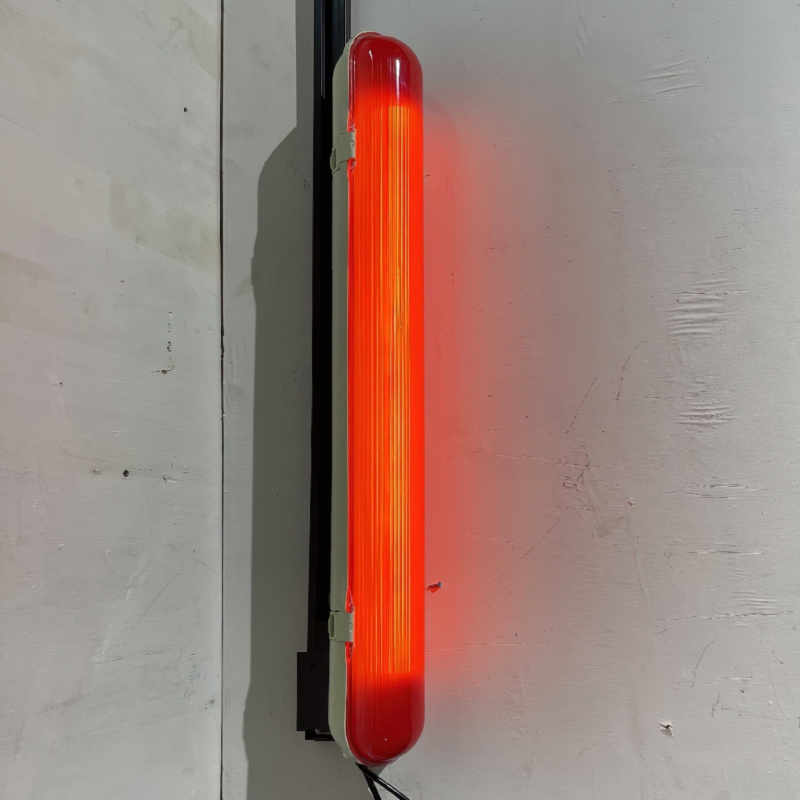 Wavel Rote Wandleuchte aus Kunststoff-Letslighting