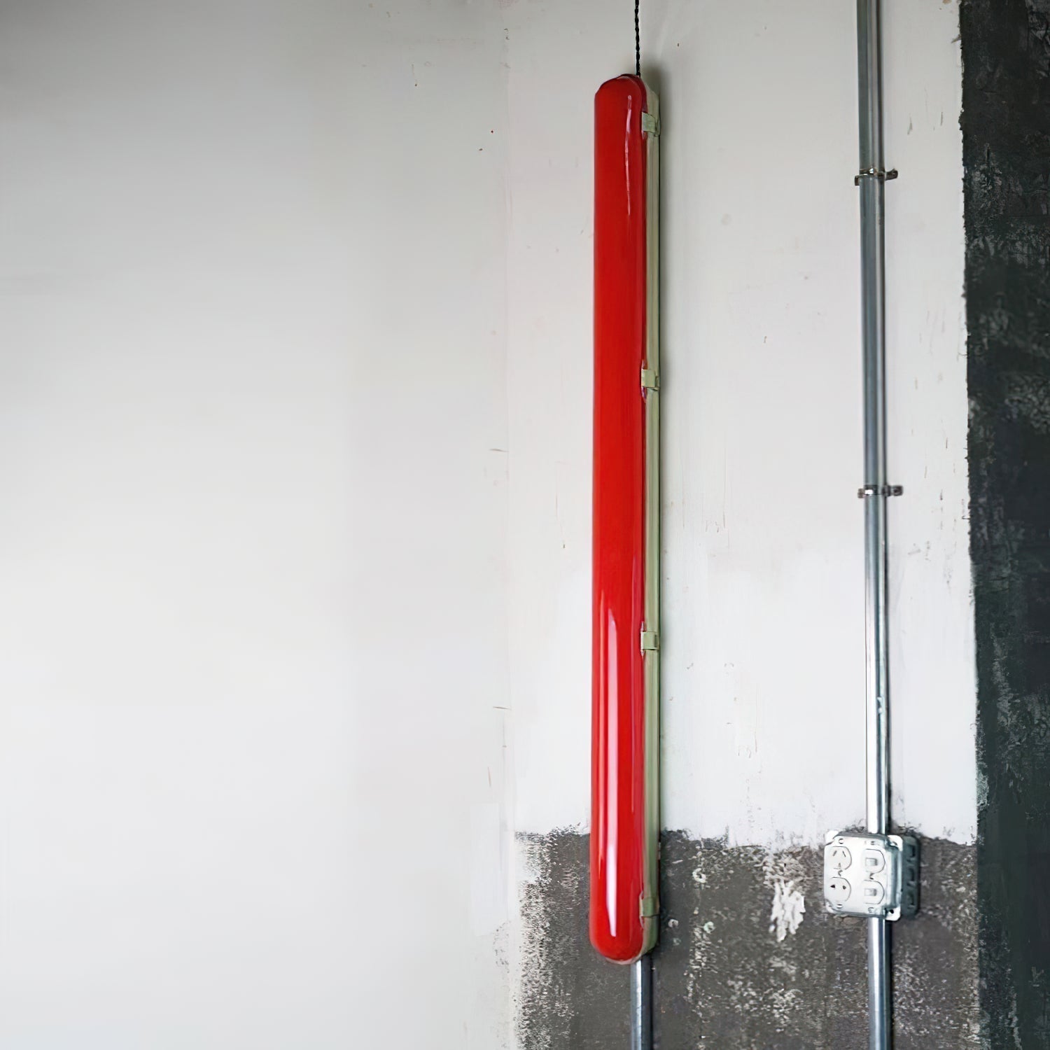 Wavel Rote Wandleuchte aus Kunststoff-Letslighting