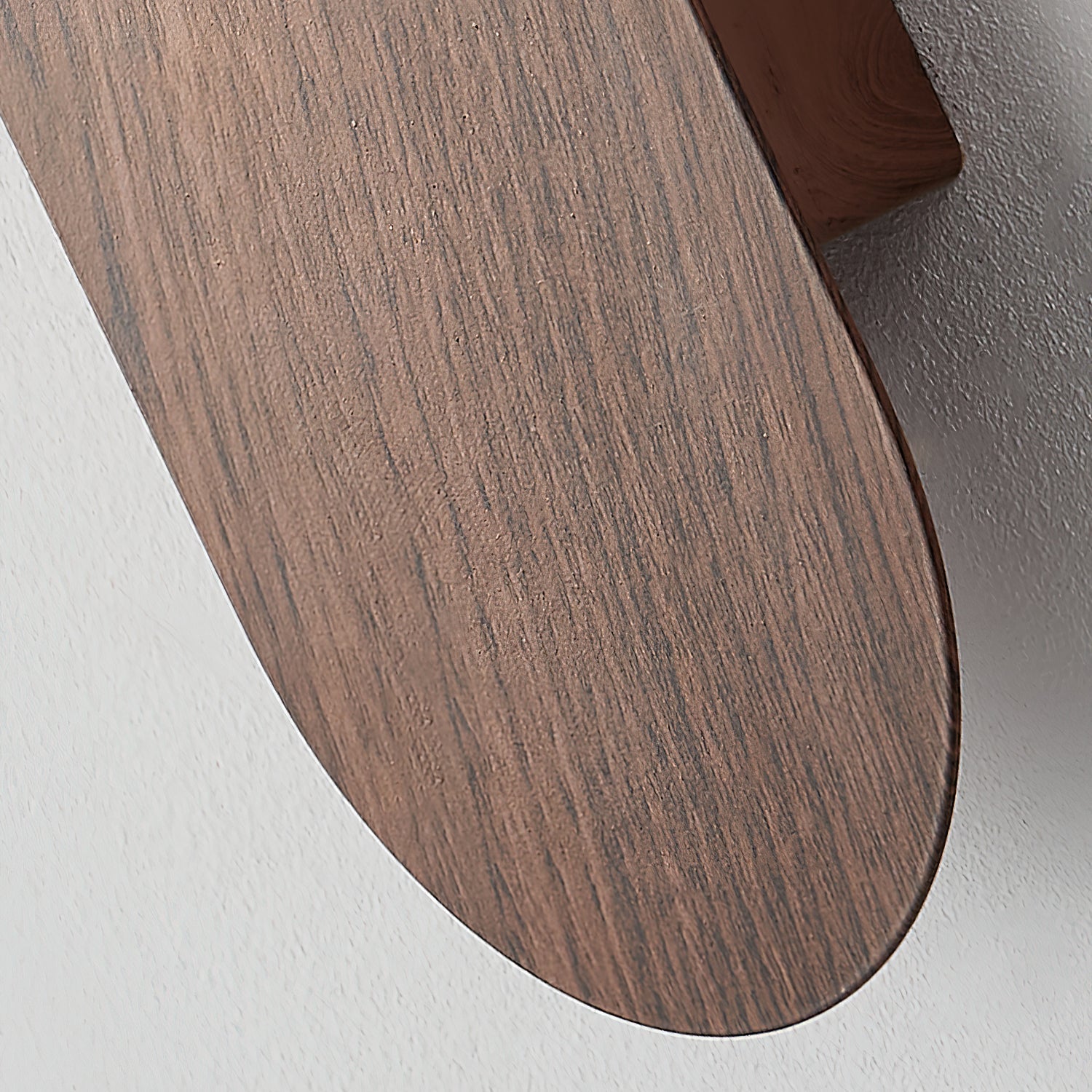 Exuro Wandleuchte für den Innenbereich aus Holz / Nussbaum