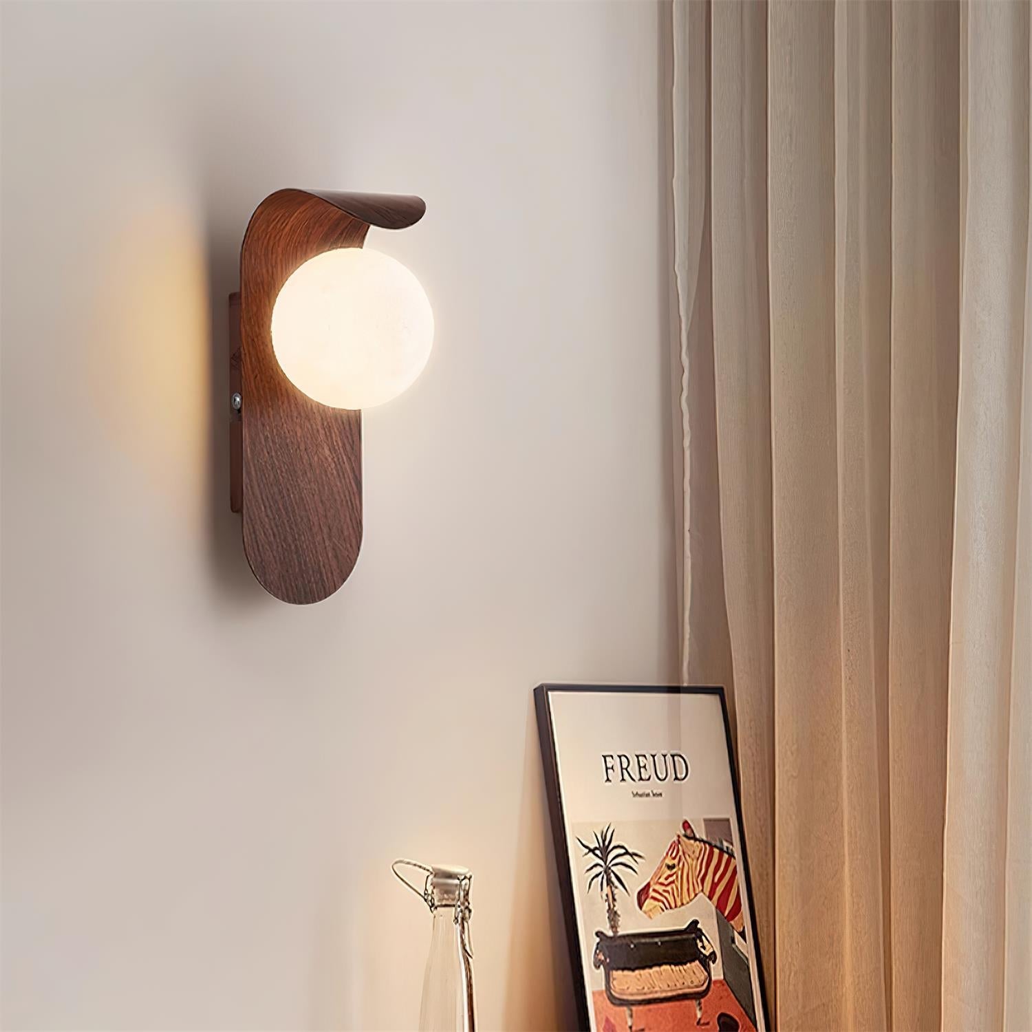 Exuro Wandleuchte für den Innenbereich aus Holz / Nussbaum