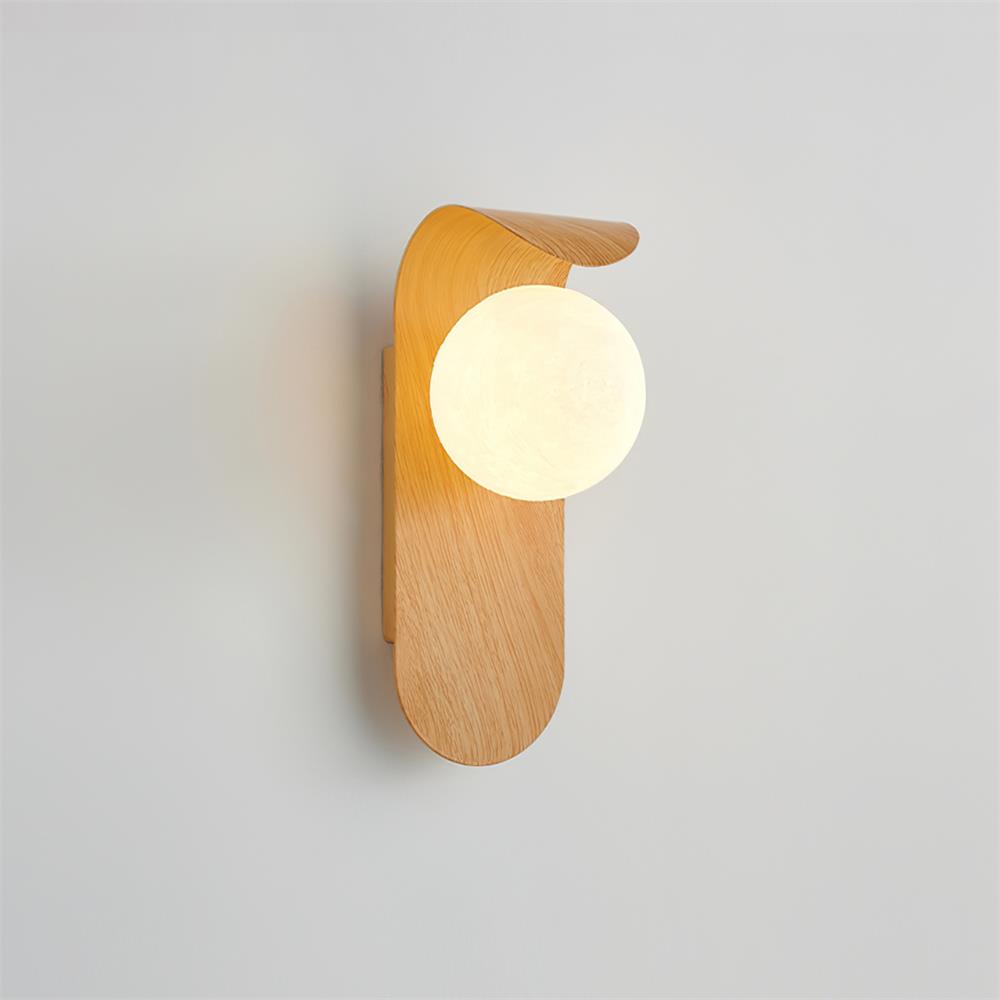 Exuro Wandleuchte für den Innenbereich aus Holz / Nussbaum
