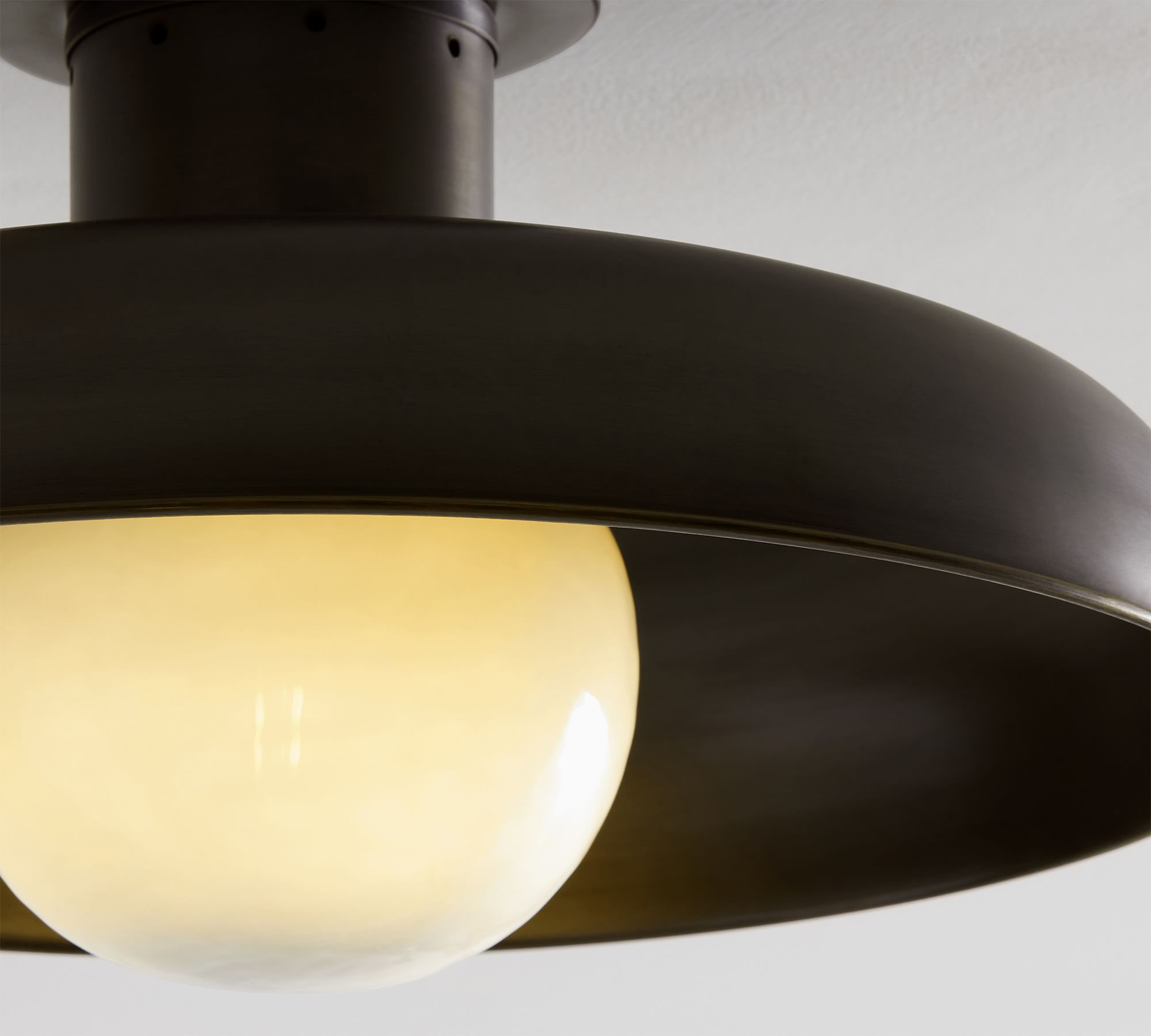 Quasar Minimalistische Deckenlampe aus Glas-Letslighting