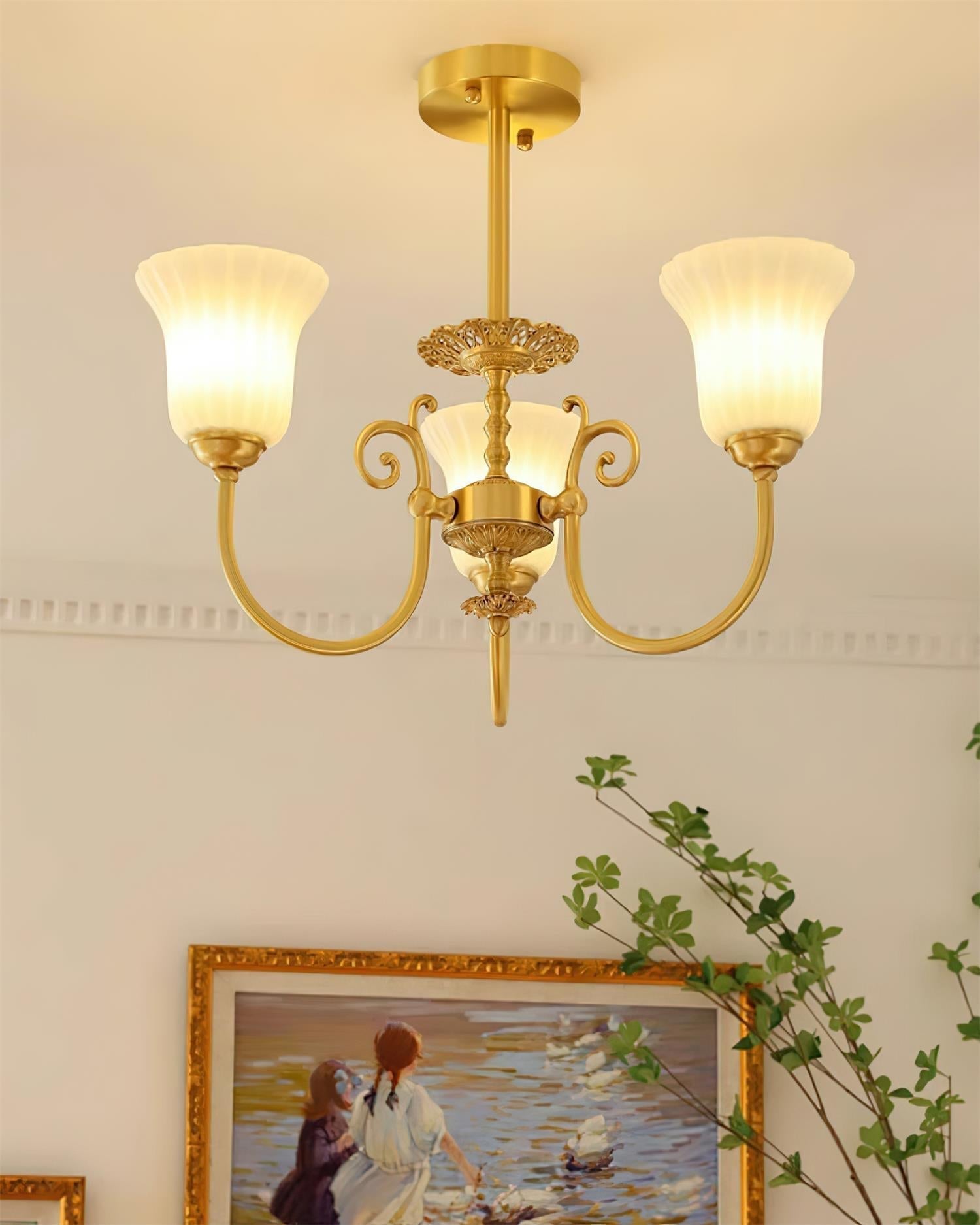 Alto Kronleuchter Messing Arme Weißes Glas-Letslighting