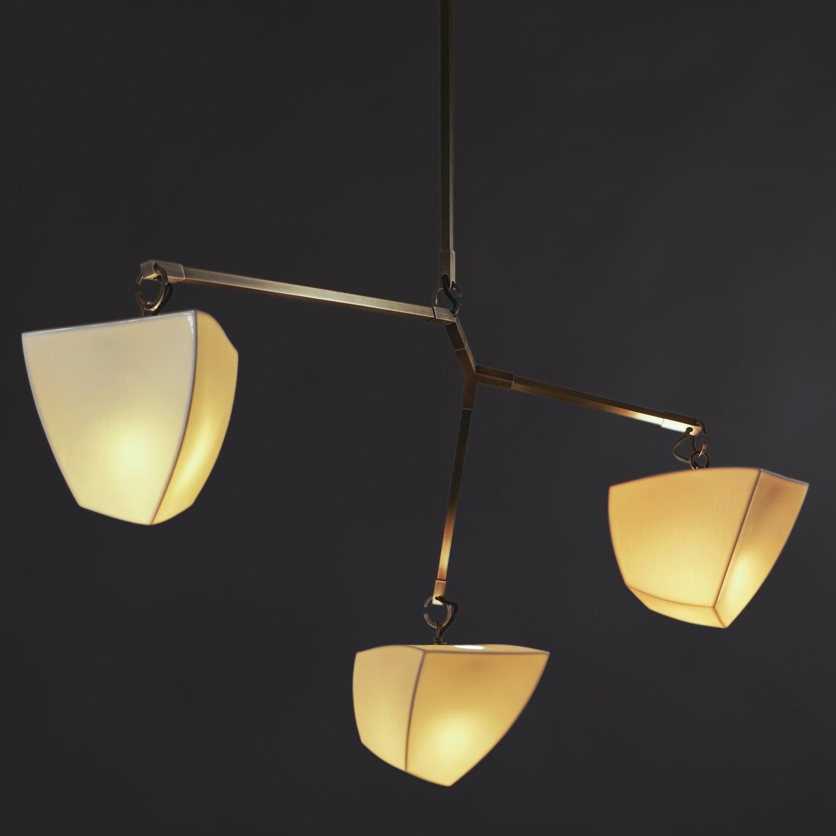 Iris Moderner Kronleuchter aus Messingkeramik-Letslighting