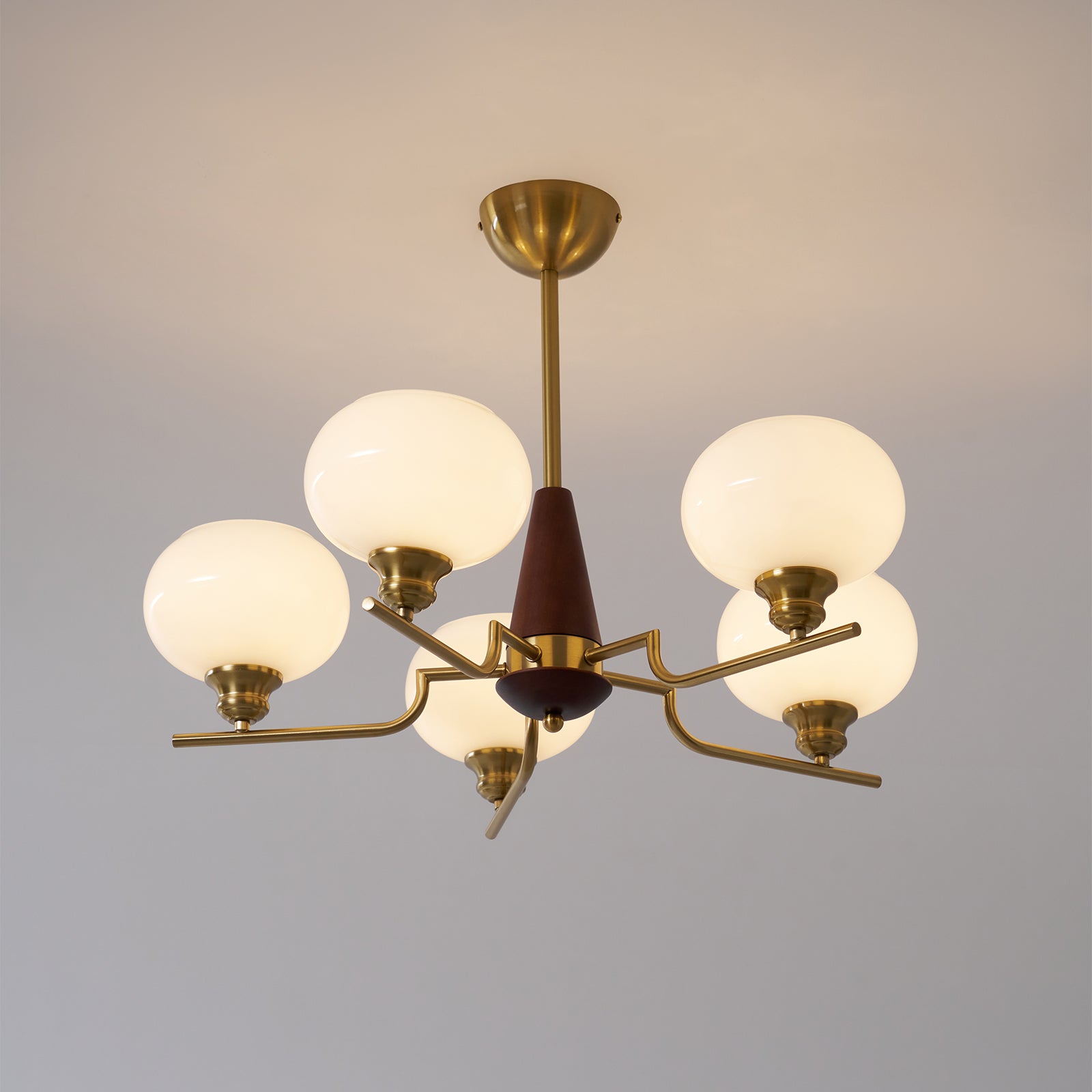 Lustra Kronleuchter Walnuss Mattglas-Kugeln-Letslighting