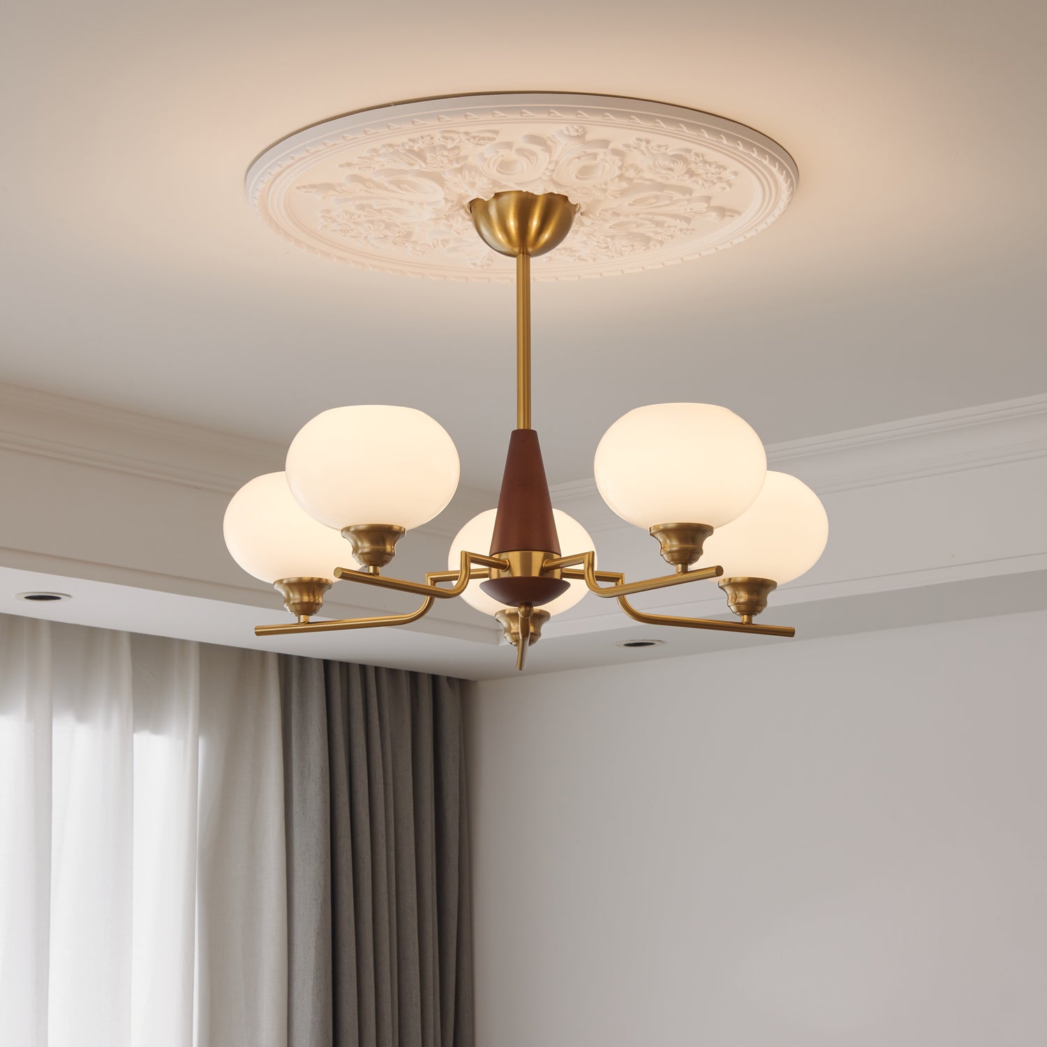 Lustra Kronleuchter Walnuss Mattglas-Kugeln-Letslighting