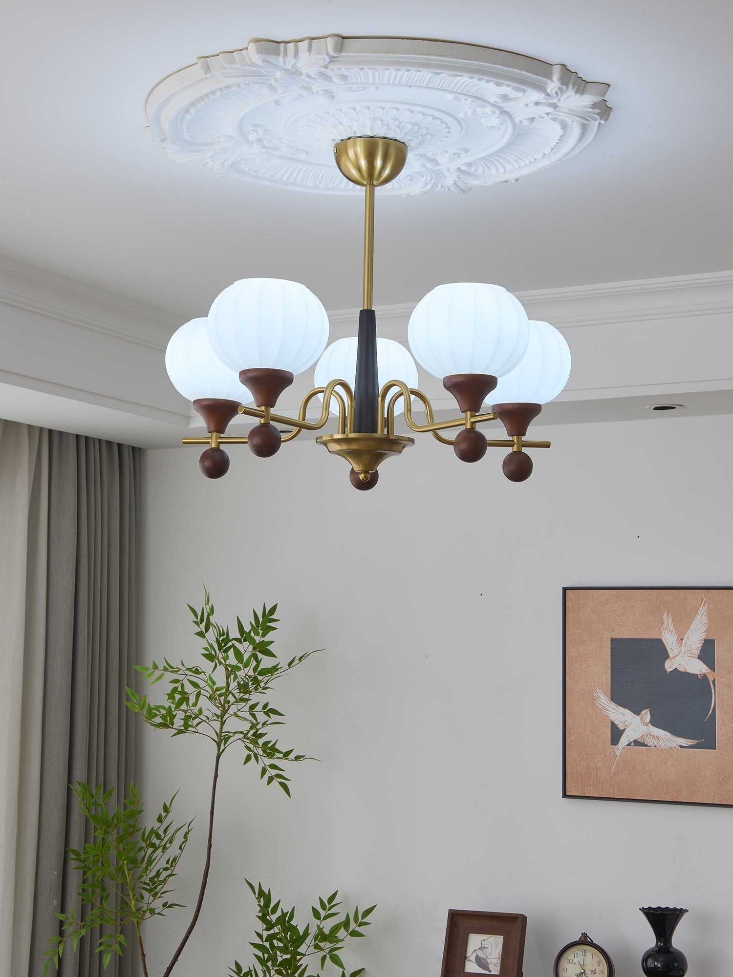 Anorionis Traditioneller Kronleuchter aus Hochwertigem Holz-Letslighting