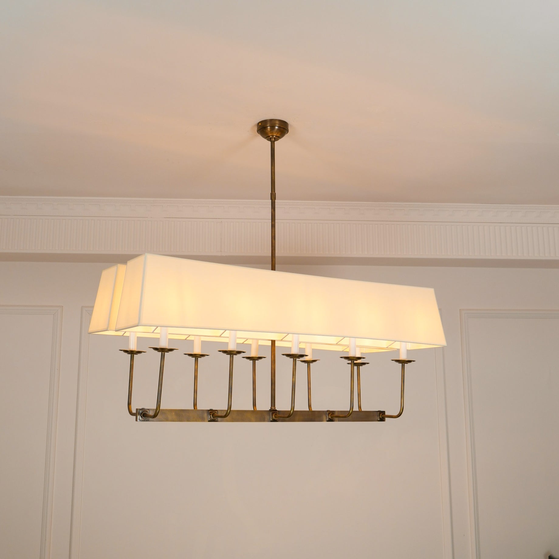 Beacon Linearer Kronleuchter aus Messinggewebe-Letslighting