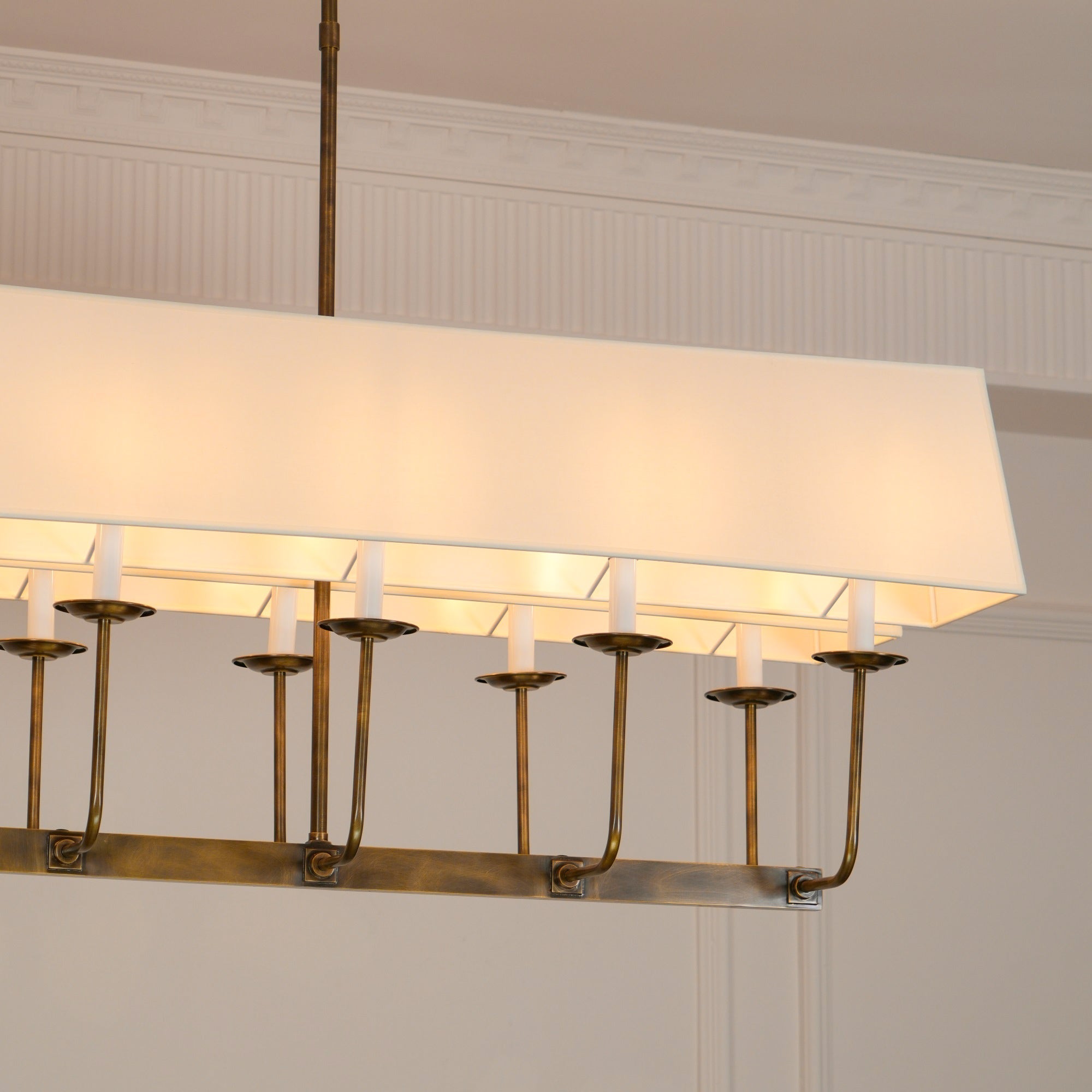 Beacon Linearer Kronleuchter aus Messinggewebe-Letslighting