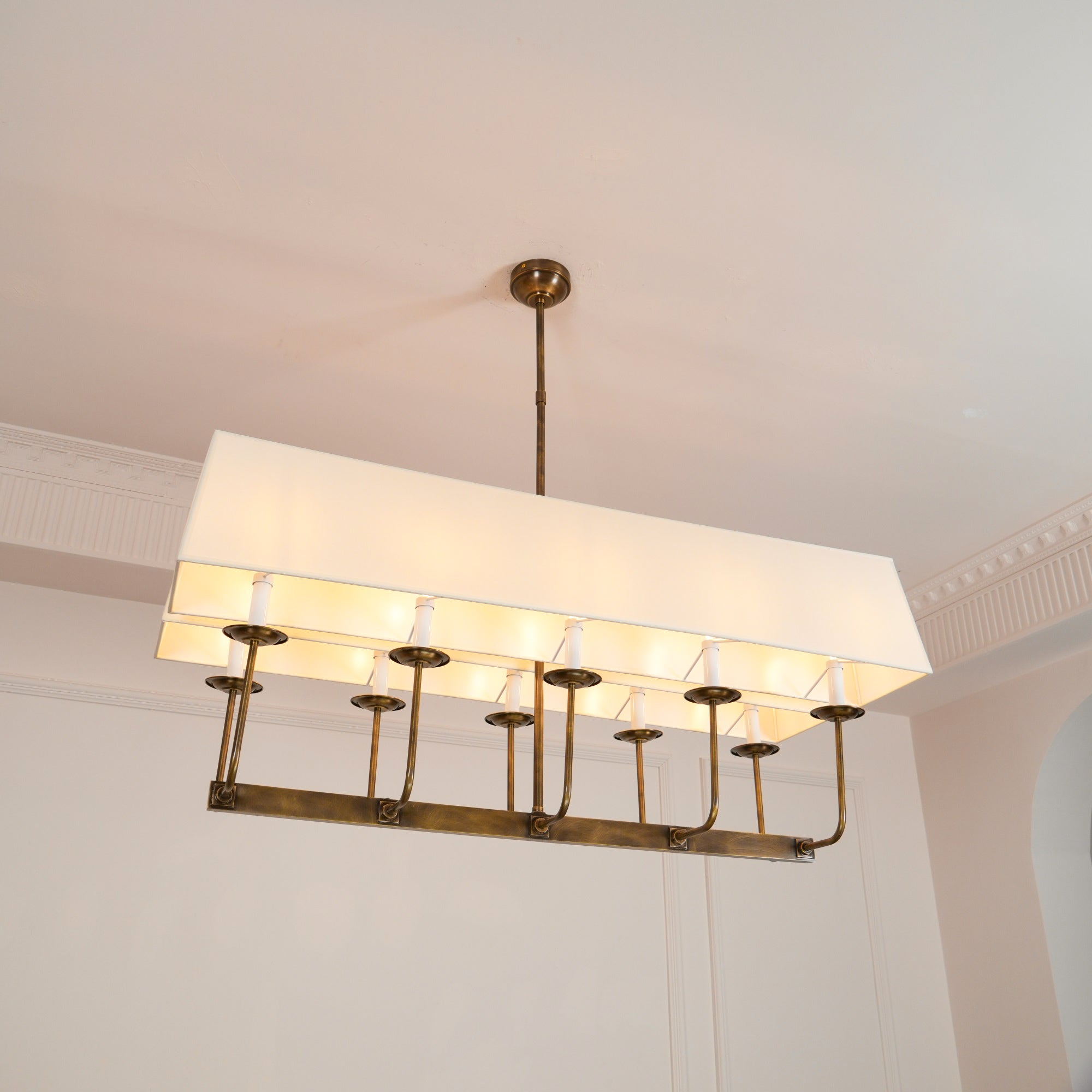 Beacon Linearer Kronleuchter aus Messinggewebe-Letslighting