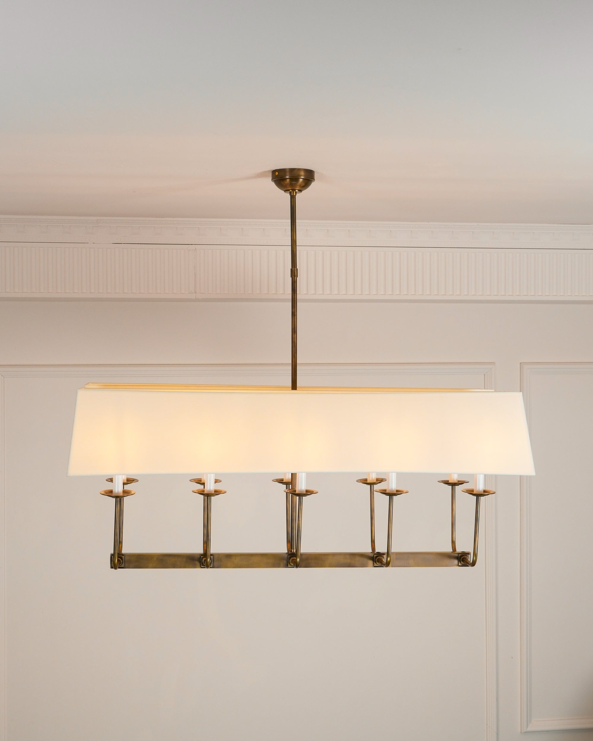 Beacon Linearer Kronleuchter aus Messinggewebe-Letslighting